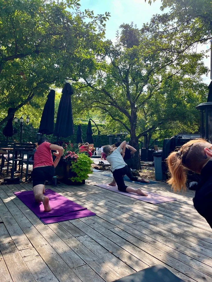 The weather forecast for the long weekend looks perfect for outdoor adventures and patio dining ☀️🥙🍹We have a suggestion for you that ticks both boxes!  Saturday morning yoga with @bbryden and evening cocktails, both @tavernatthegallery. 

What are