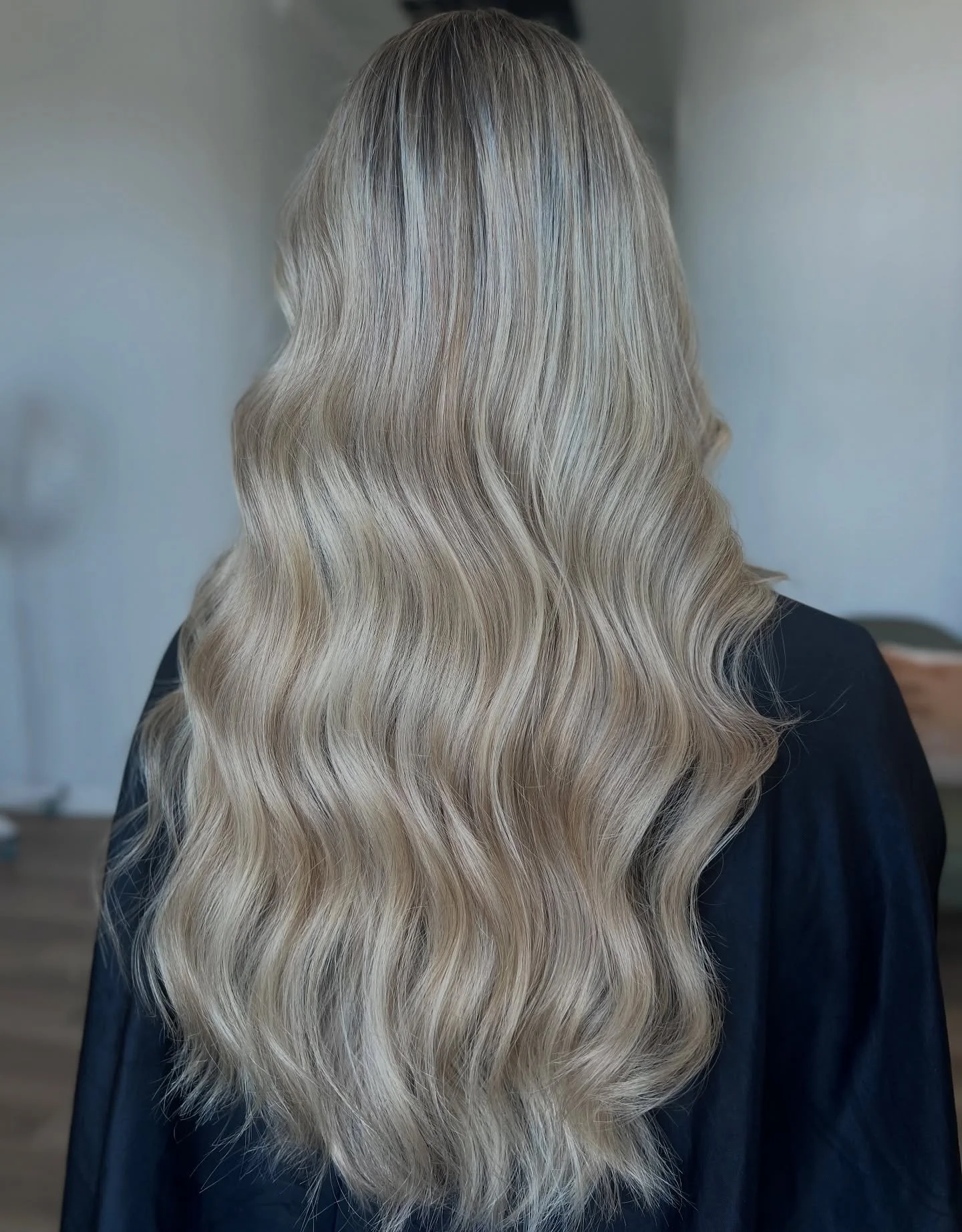 REPOST🤍
Love me some beachy waved bright blondes!

Want my inside secret to getting a smooth style?
@oliviagarden_int nanothermic speed XL round brushes! All day, every day. I can blow dry the hair fast without compromising your blowout quality&hell
