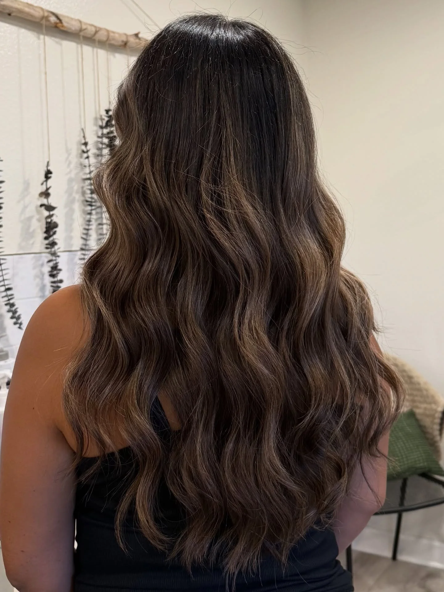 Treat yourself&hellip; book now!
-
Holiday season is officially here which means, I hiiiiiiiggly encourage you to schedule an appointment now while I have wiggle room before I&rsquo;m booked up for the rest of the year🎁✨

You can message me anytime 