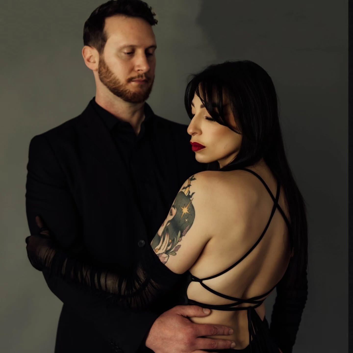 "I would die for her. I would kill for her. Either way, what bliss,"

Jessica &amp; Craig are 100% modern day Morticia &amp; Gomez and im here for the vibes. 

#ohiophotographer #columbusohiophotography #creativephotography #ohiophotography