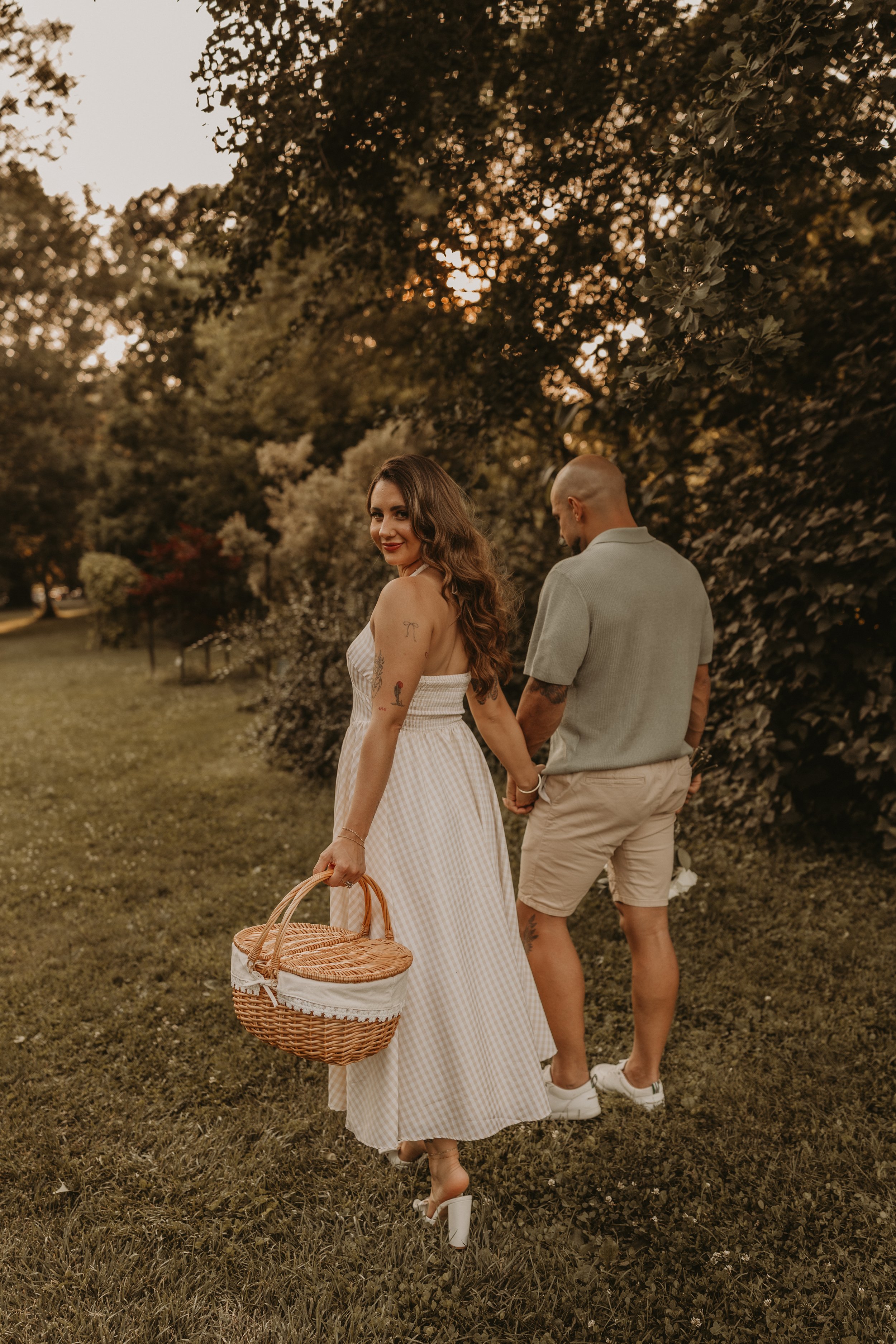 couple picnic photoshoot session