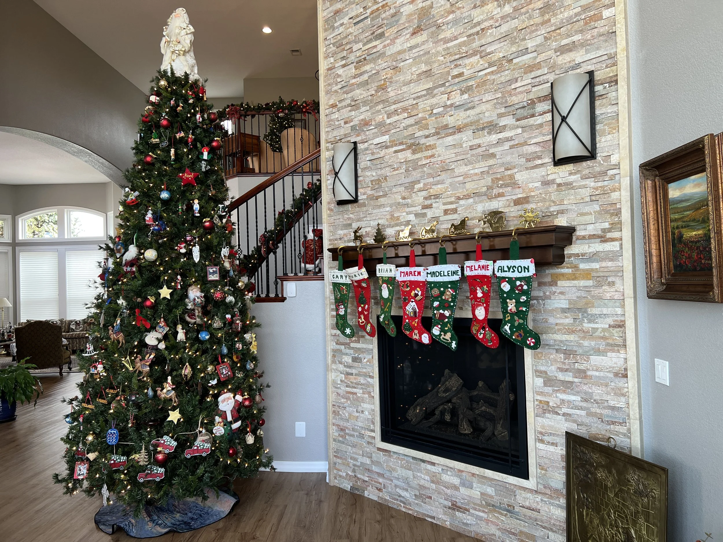 A New Chapter, Beloved Traditions: Holiday Decorating in a New Home