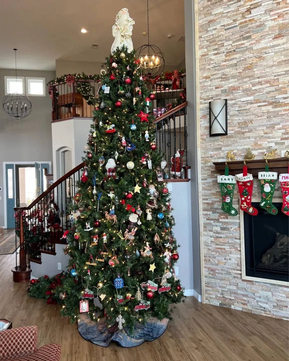 Some projects stay with you long after the decorations are packed away. ✨🎄

Helping this couple bring holiday warmth and familiar traditions into their new home was a joy. It wasn&rsquo;t just about decorating - it was about creating comfort, contin