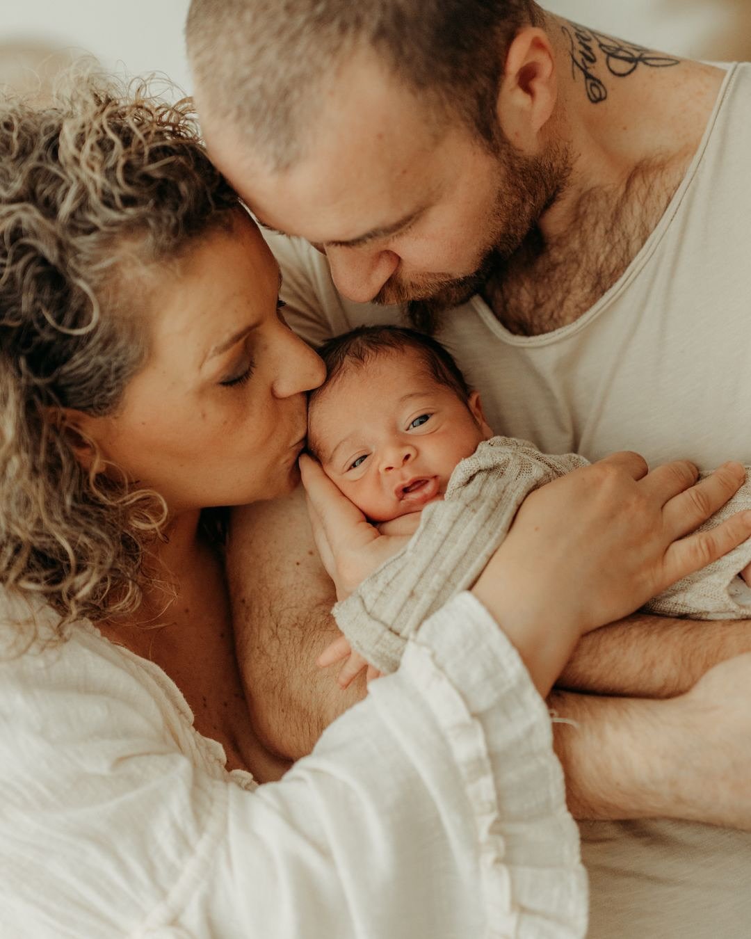 Pietro era un bambino tanto cercato e finalmente e tra le braccia di mamma e babbo per essere amato per sempre 🤎

Grazie alle fotografie potr&agrave; vedere tutto questo grande amore✨

Il servizio Newborn raccoglie momenti magici dei suoi primi rico