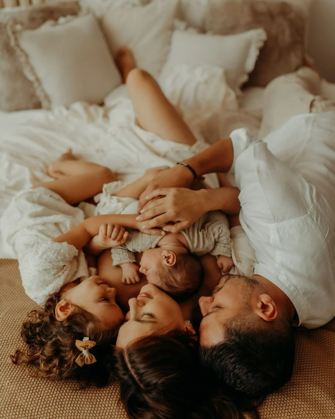 Il servizio che ho consegnato oggi ✨
Il dolcissimo Thomas e la sua splendida famiglia. 

Ma quanto amo questi primi ricordi🫶🏻

In love con il mio lavoro e con le meravigliose famiglie che incontro. 

Se anche tu mamma, vuoi un ricordo cosi, scrivim