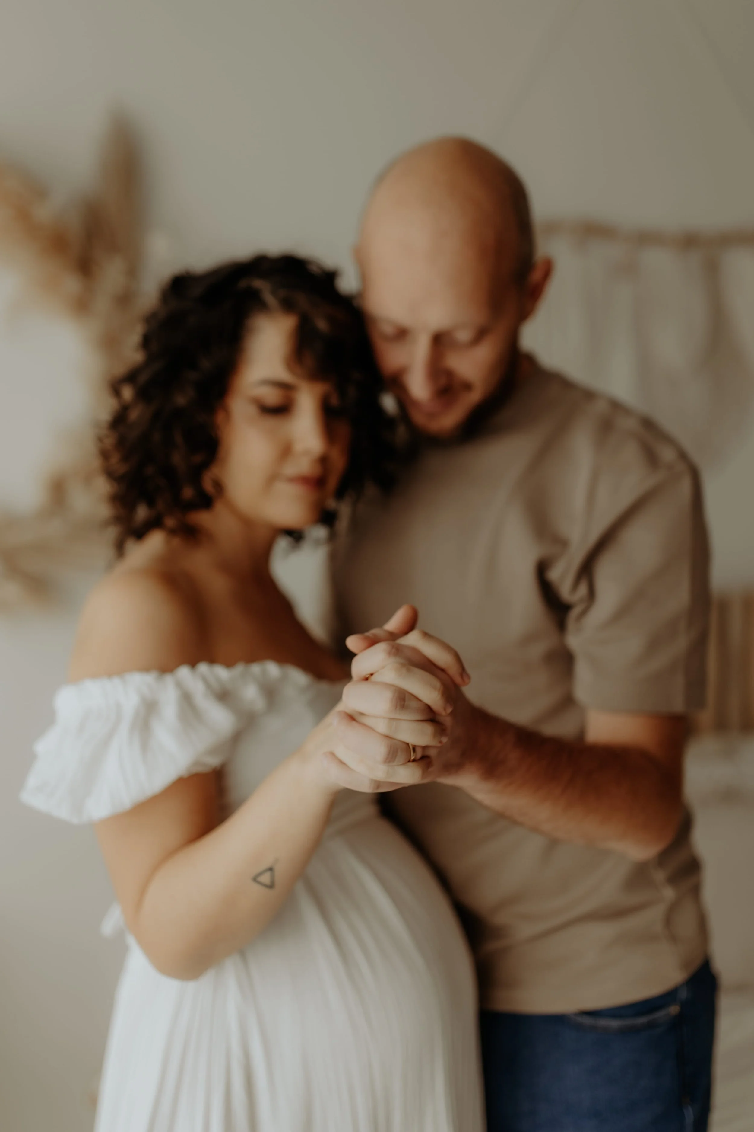 maternity di coppia luce morbida Prato.jpg