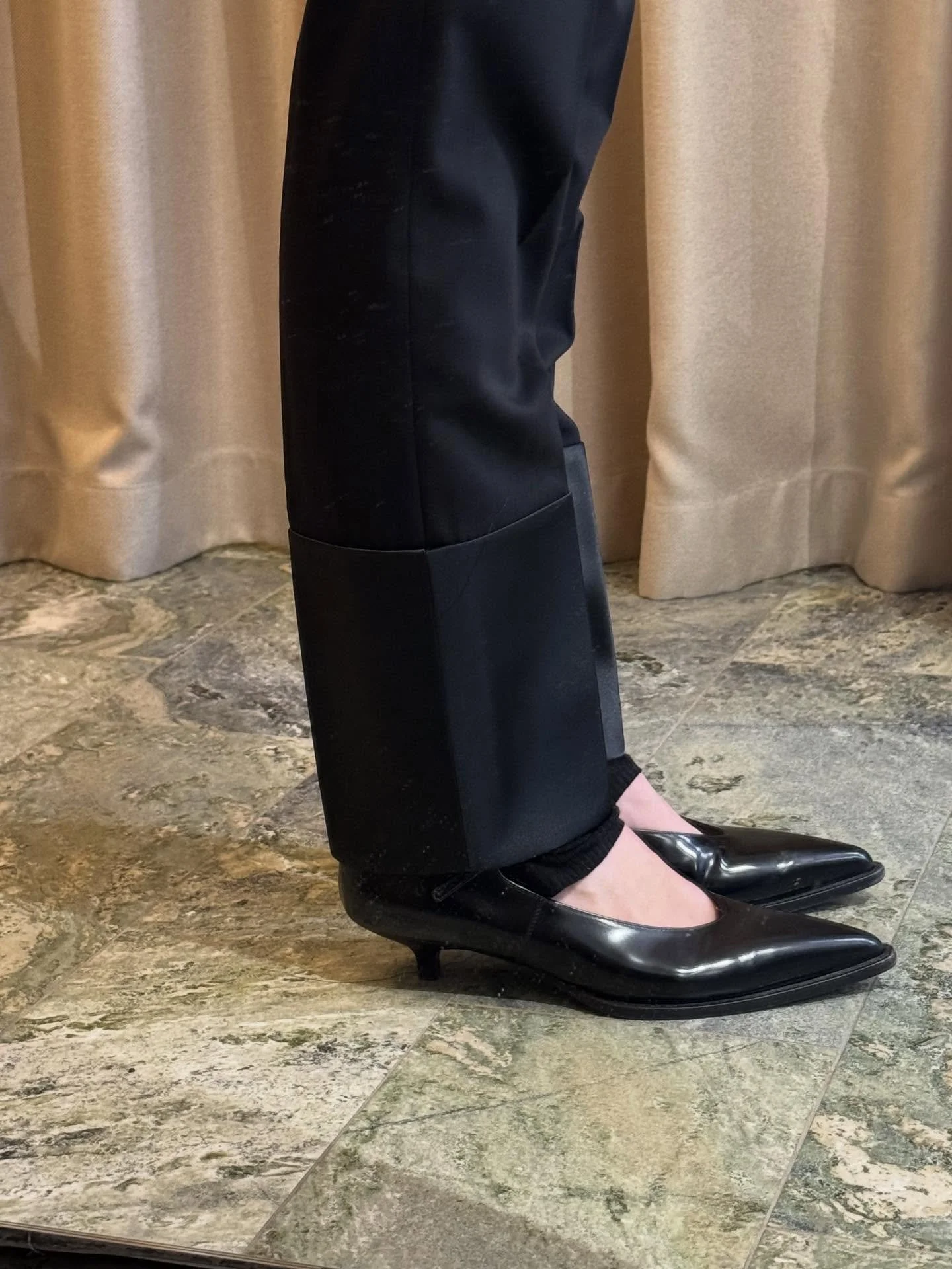 Did you know you could just&hellip;wear these satin cuff Helmut Lang trousers to all of your occasions this Holiday season? 🖤

#helmutlang #premiumpreowned #stockholmsecondhand