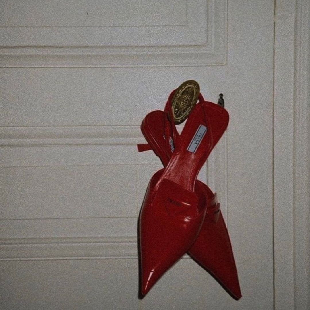 We hope this Holiday Season brings you bliss, magic, peace and some time to relax. House of Tell is hanging up our shoes to celebrate a bit of Christmas &hearts;️ Shop is open today between 11-18, CLOSED 23 - 26 Dec. We welcome you back on Saturday D