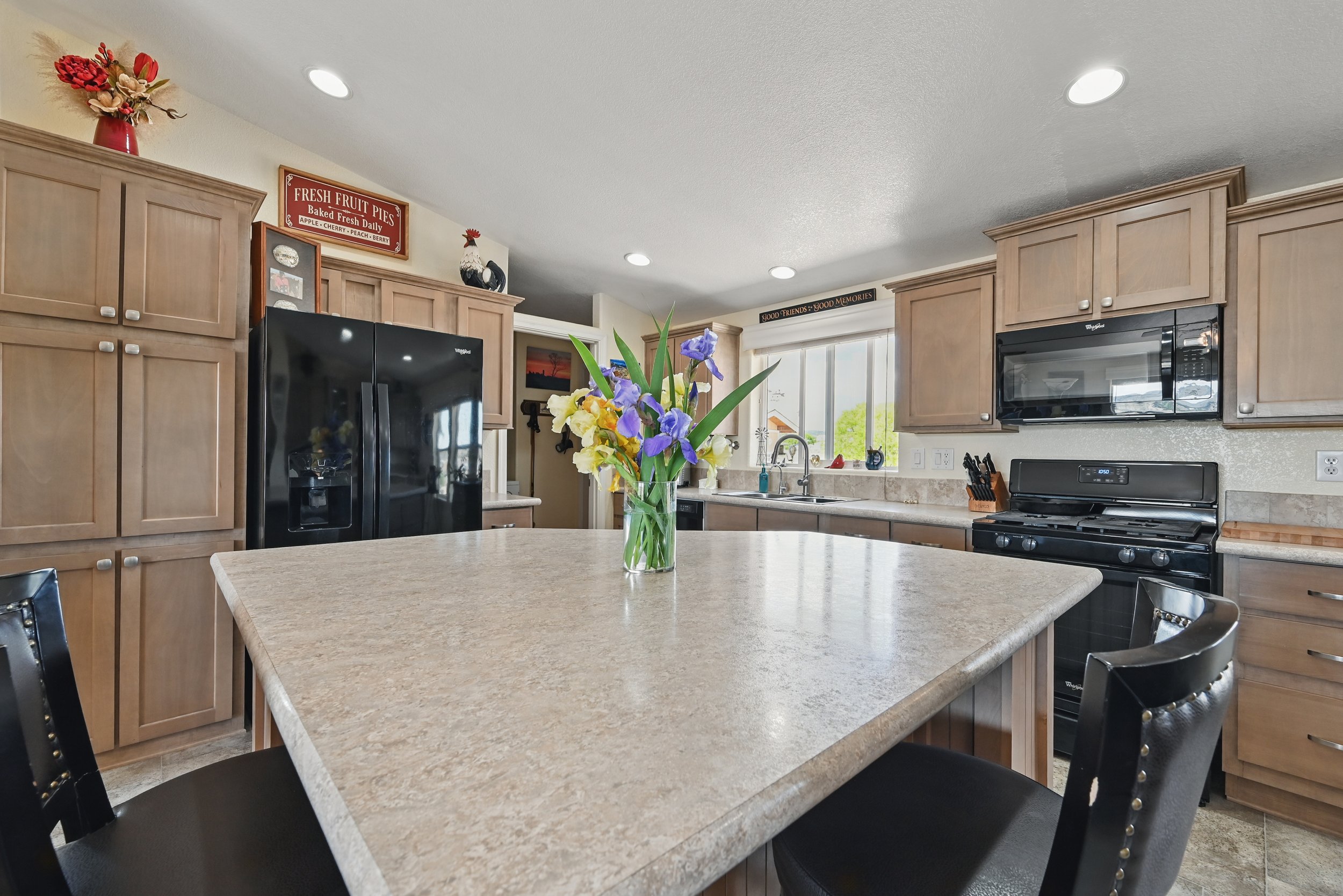 Kitchen 2.jpg