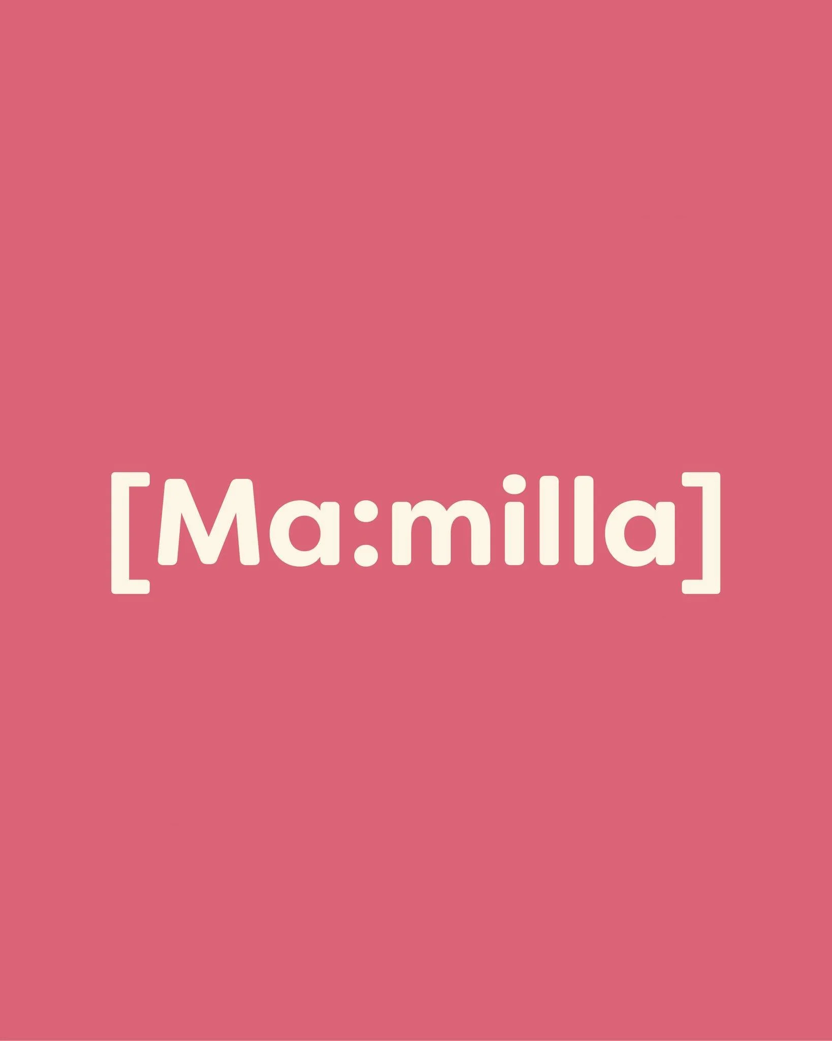 [Ma:milla]

Mamilla &auml;r latin och betyder br&ouml;stv&aring;rta.Och det var just d&auml;r, under br&ouml;stv&aring;rtan, som min br&ouml;stcancerresa b&ouml;rjade.

N&auml;r jag valde namnet Mamilla ville jag f&aring;nga hela inneb&ouml;rden i or