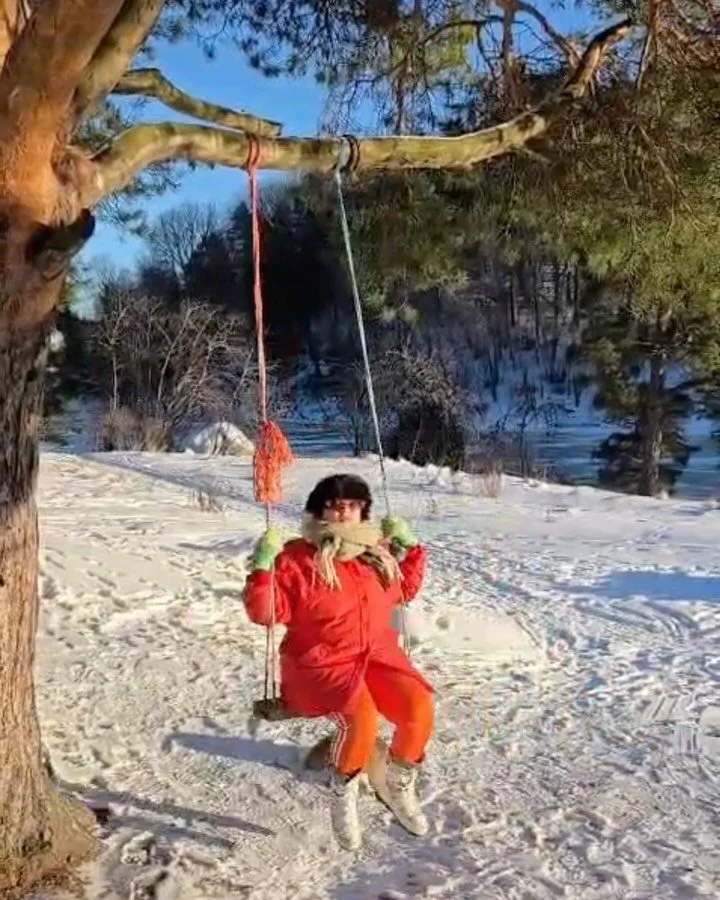 Uuteen vuoteen astuin odottavaisin, innostunein ja motivoitunein mielin. Lupaan itselleni olla rohkeempi ja avoimempi, sek&auml; uskaltautua luottaa viel&auml; lis&auml;&auml; omaan juttuuni. Paljon uutta luvassa, mut my&ouml;s samaa &ldquo;vanhaa&rd