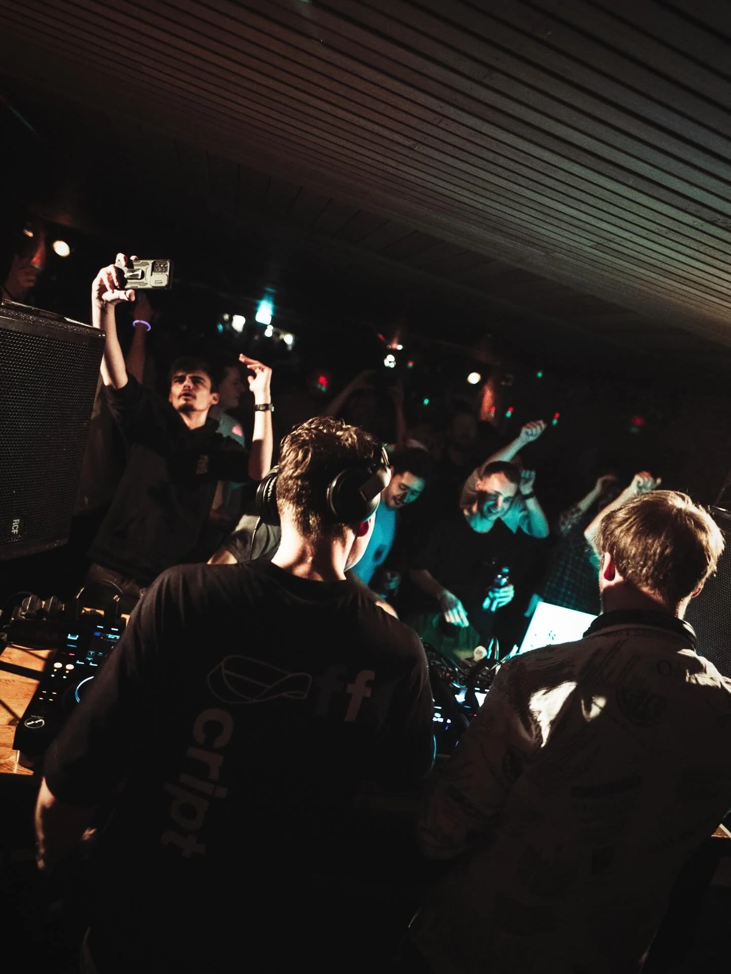 What a night this was!

2 weeks ago I played 2 really fun and special sets in the basement of @paradisoadam during @meessalome &lsquo;s Distant show. Together with my brothers from @offscript.art we did a B5B &lsquo;switcharoo&rsquo; all-night in the