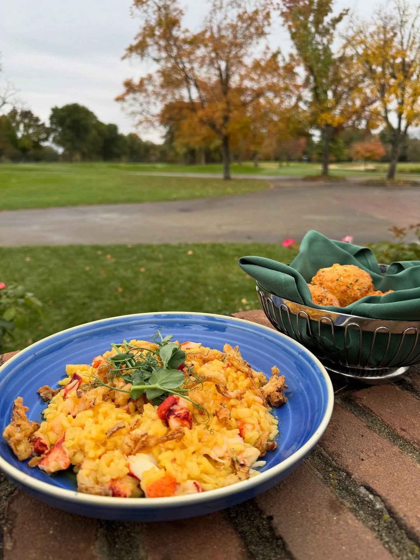 Last night kicked off Lobster Week in the most delicious way with rich lobster bisque, creamy risotto, savory flatbread, and our ever-famous cheddar bay biscuits. 🦞 Dive in and celebrate the flavor through Saturday! #columbuscountry #clubdining #lob