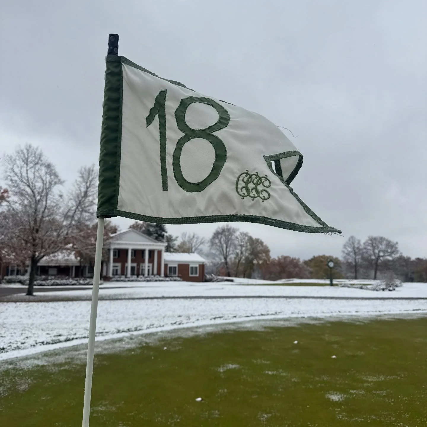 Our first snowfall of the season dusted the Club in white, winter has officially checked in! ❄️

#columbuscountryclub #playmoregolf #wintertime