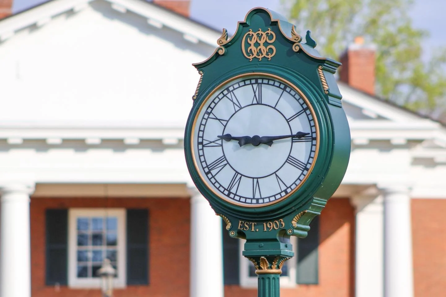 Today is the perfect time to schedule your next round.

Book a tee time today! ⛳️