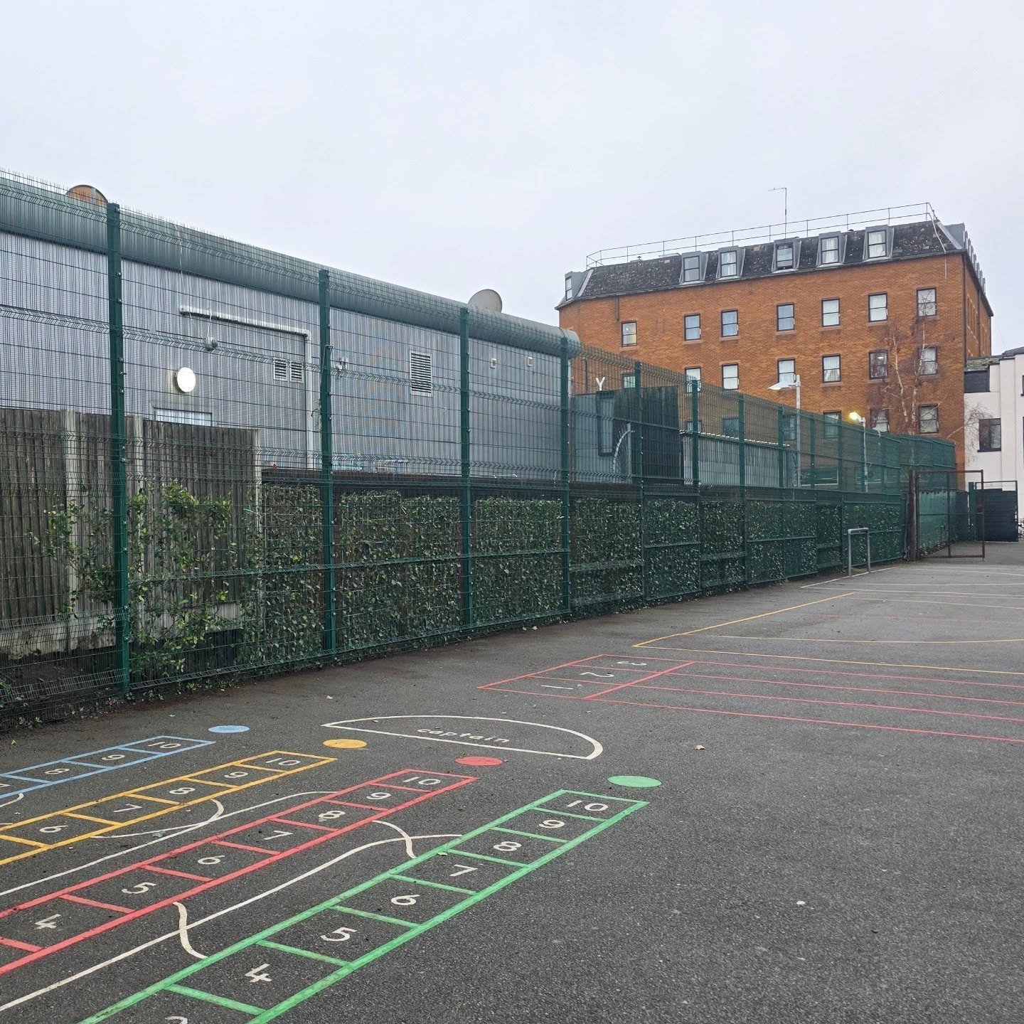 🌿The Rokesly Living Wall is officially up! 🌿

Wow, what a transformation already!

A massive thank you to all of the brilliant volunteers who spent their day lifting, shifting, digging, planting and tidying. Your hard work has created something tha
