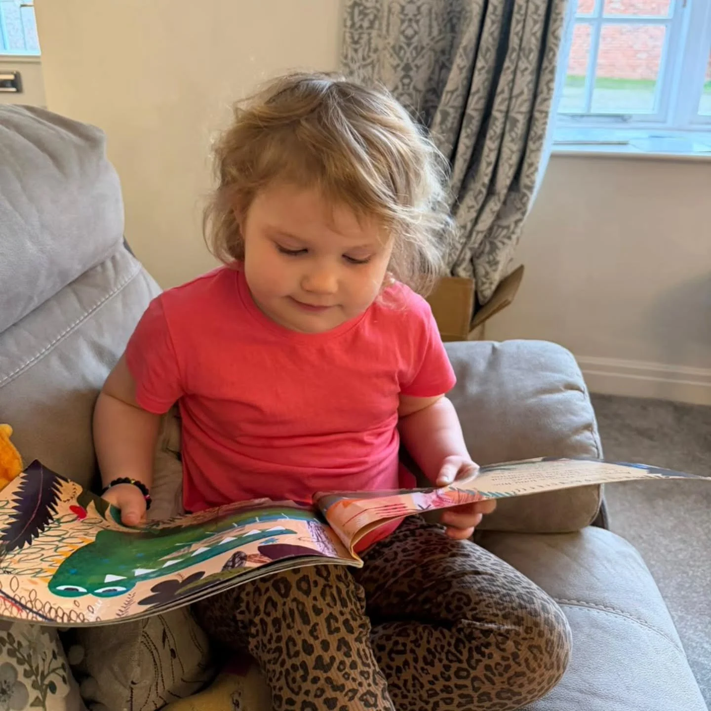 📚✨ Rokesly Readathon Favourite Book ✨📚

Poppy loves Alan's Big, Scary Teeth by Jarvis.

💬 'Because Alan isn&rsquo;t scary at the end and makes lots of new friends whilst having fun' 

We love stories that show how kindness and friendship can chang