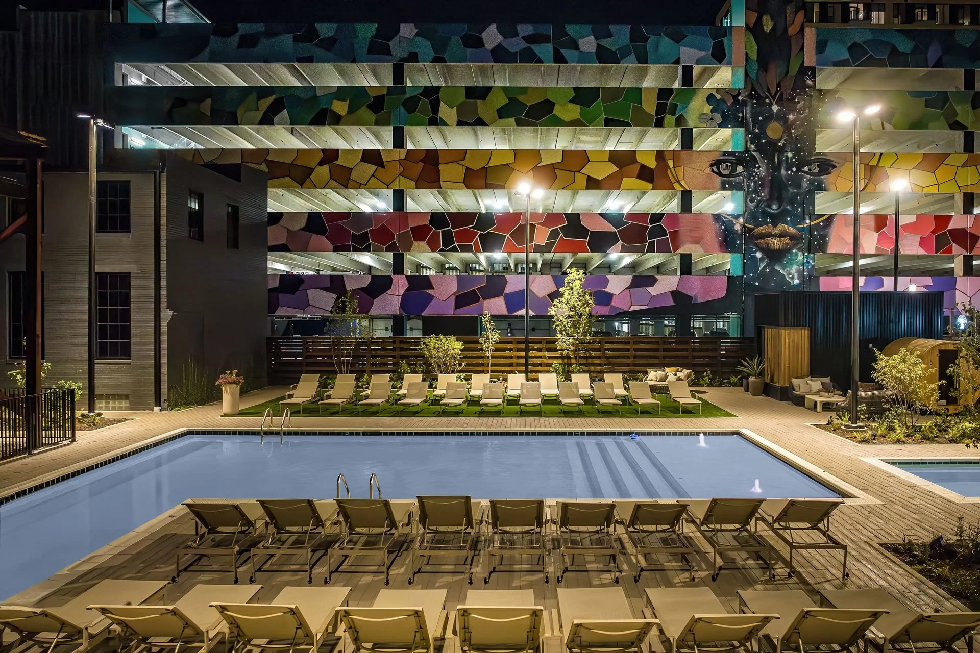 Horizon West | Apartments for Rent in Downtown Columbus | Resort-Style Pool and Courtyard