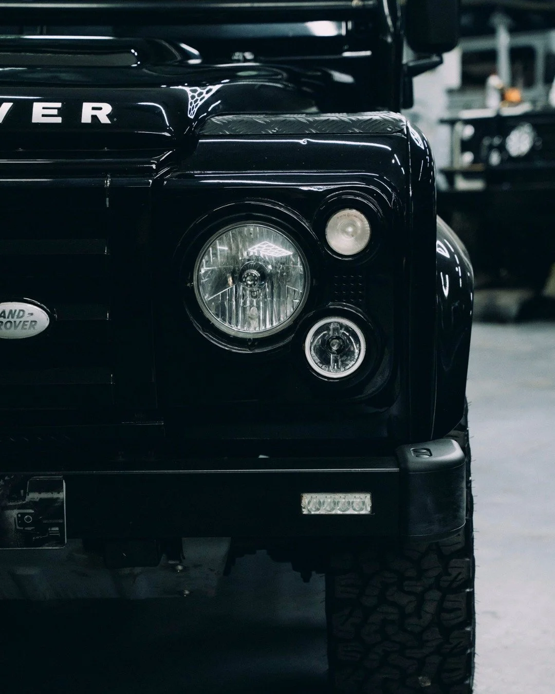60th Anniversary Defender in for some TLC 🛠️

✔️ Soft top repairs
✔️ Custom sub in the spare wheel mount 🔊
✔️ Cosmetic touch-ups

Looking fresh, sounding mean. 💪

#StoneTribe #LandRover #Defender
