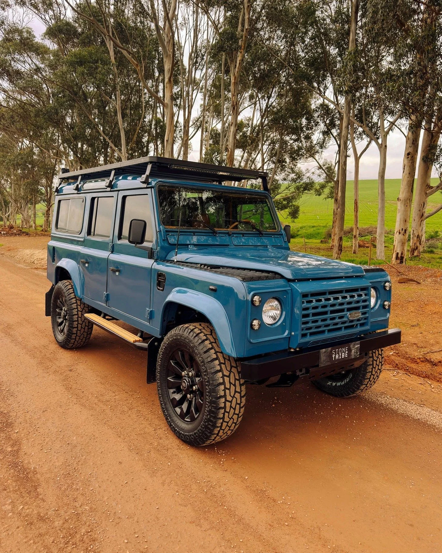 If Santa asks&hellip; tell him you want this Defender 110 🎅🖤

#StoneTribe #LandRover #Defender #ForSale #Defender110