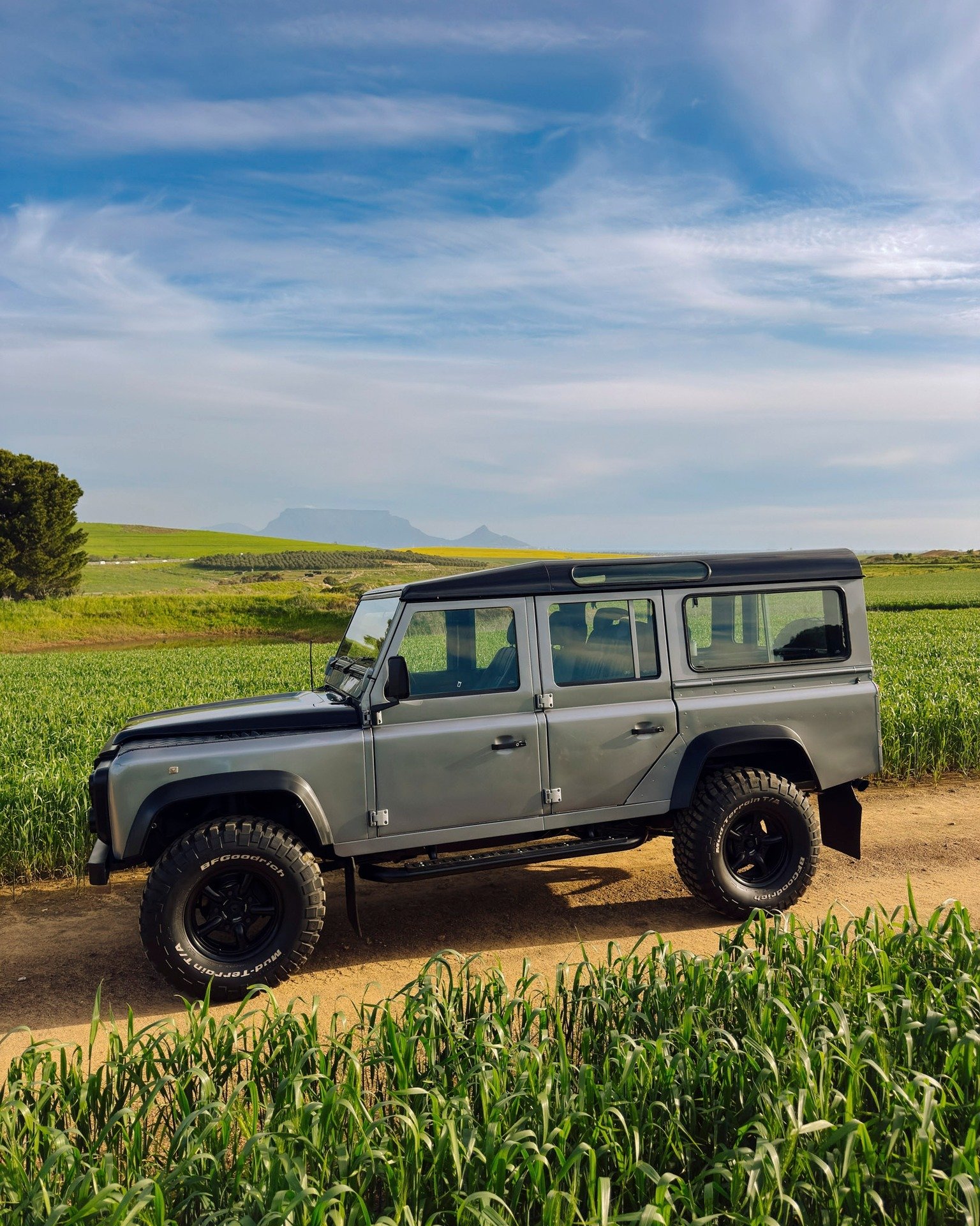 Classic Defender energy, ready to conquer. 💥 1988 Defender 110 &mdash; V8, manual, off-road ready. Own the legend. Enquire now!

#StoneTribe #LandRover #Defender110 #LandRoverDefender