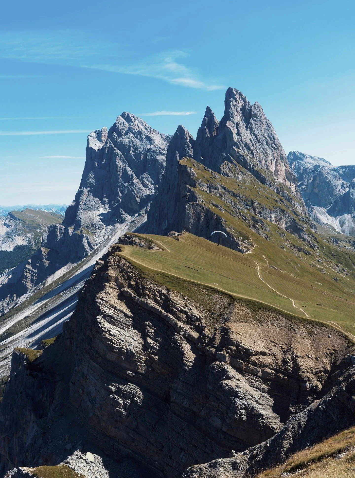 [Destination Series]
📍 Seceda

One of the most stunning spots in the Dolomites - with wide views, green meadows, and that famous cliff edge. You can hike up, take the cable car, or just enjoy a slow lunch with a view. However you want to experience 