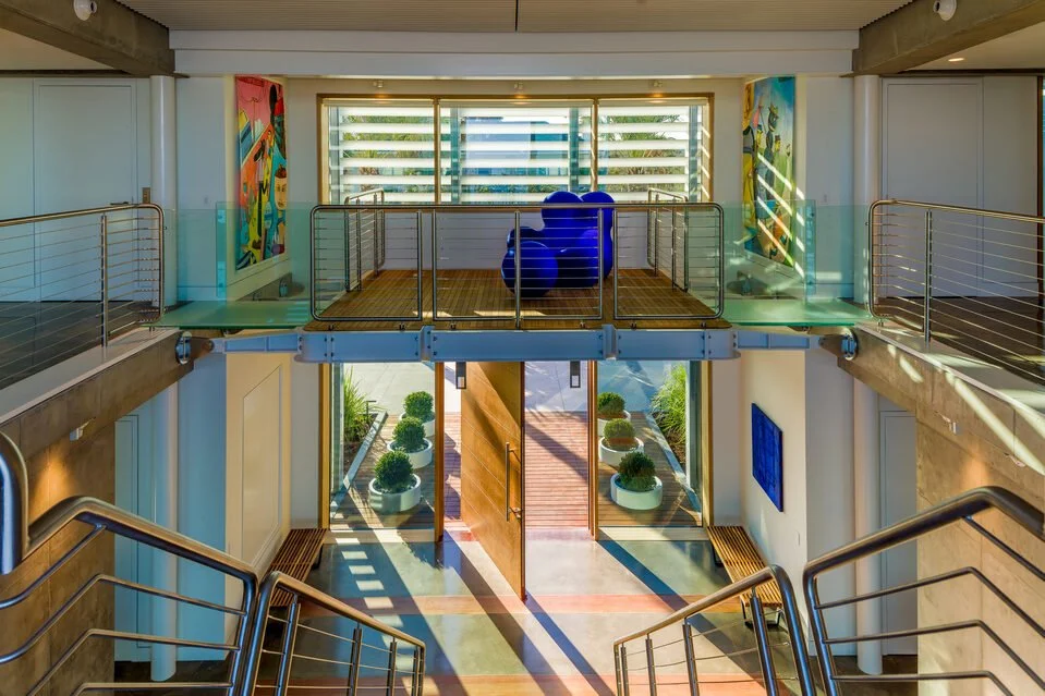 Beach Shack – entrance hall and hydraulic stair platform