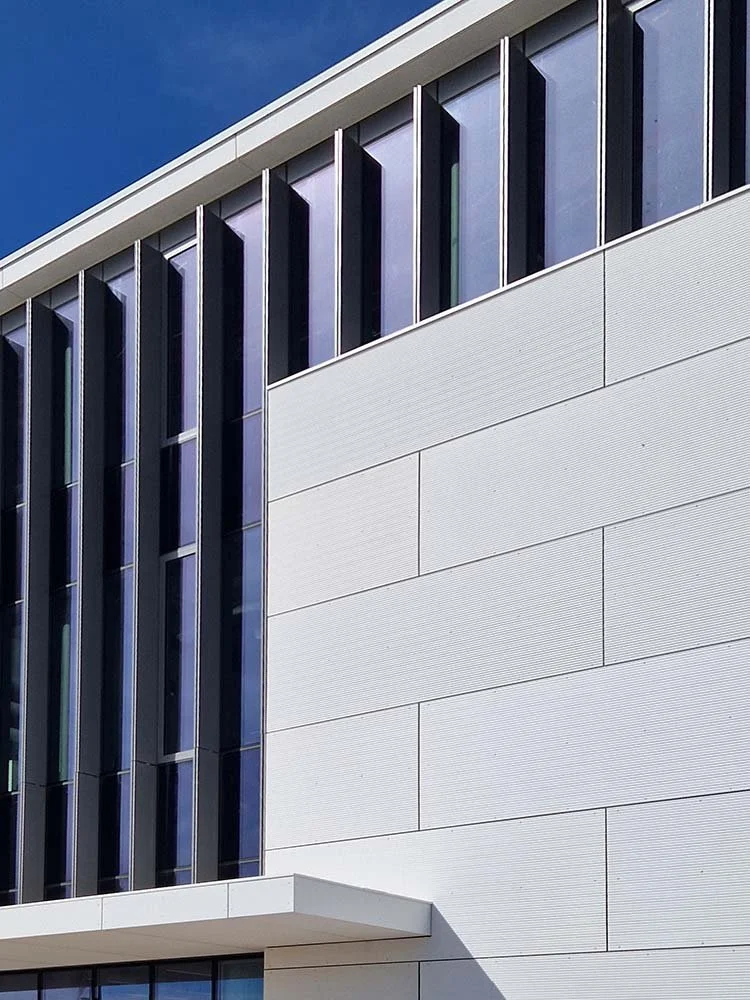 Madrid data centre – facade fin and cladding panel detail