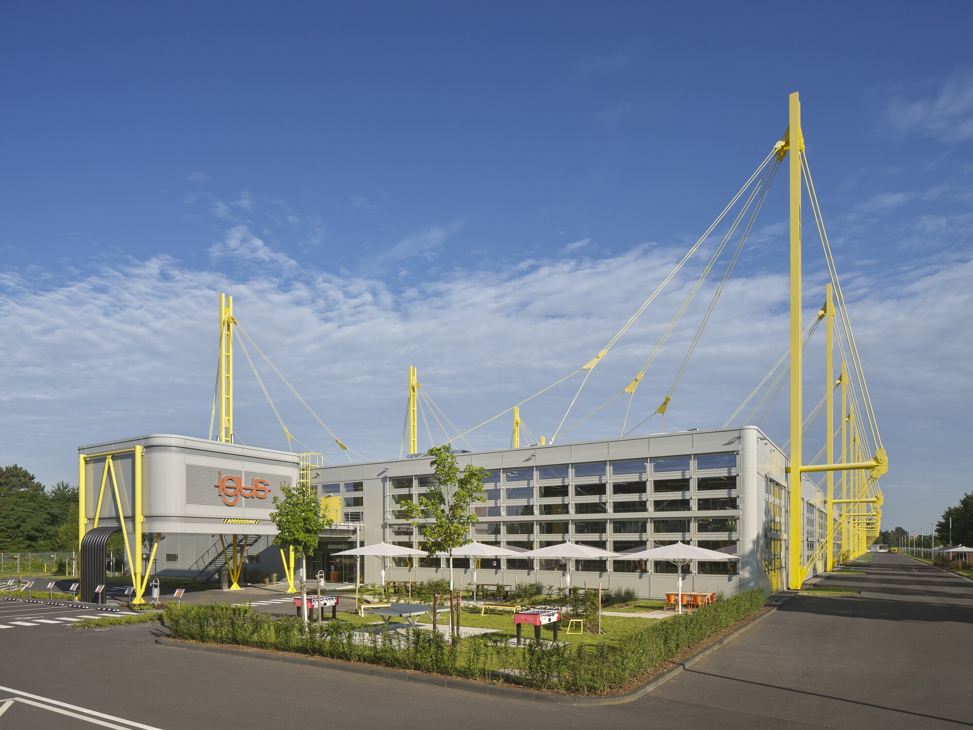 igus Phase 8 Entrance Courtyard Daytime Cologne