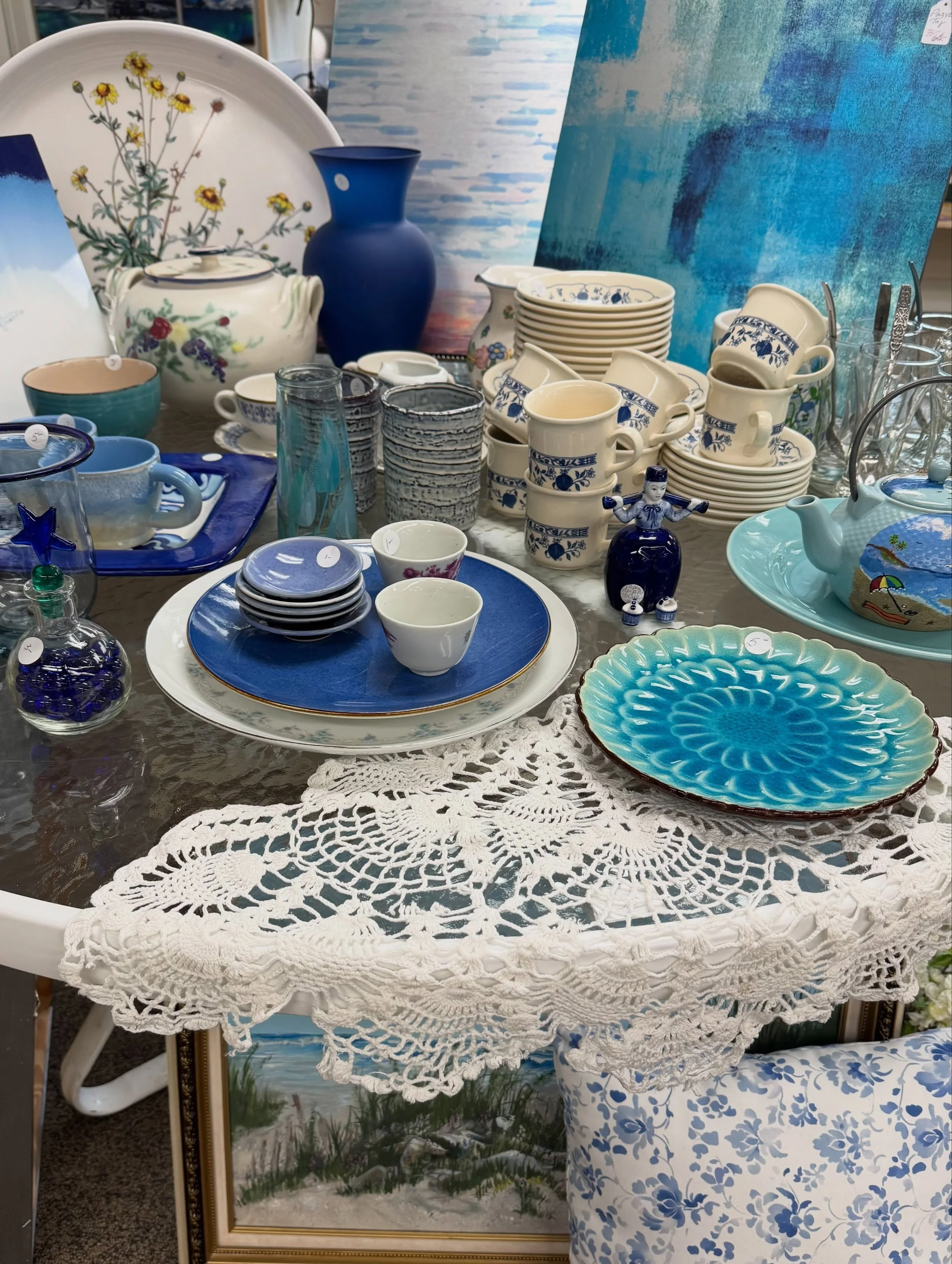 A sea of blue and white treasures.🌊