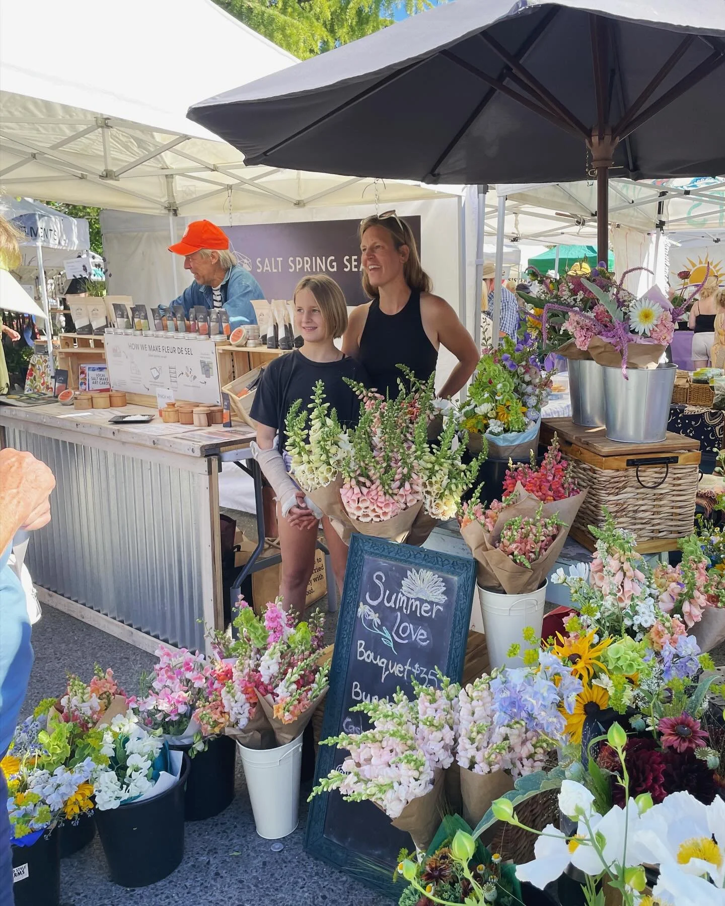 FLOWERS! I will be at the Saturday market again and also a super fun pop up with @buttercup.sandwich at the coffee can on Friday. Come say hi and smell the flowers.