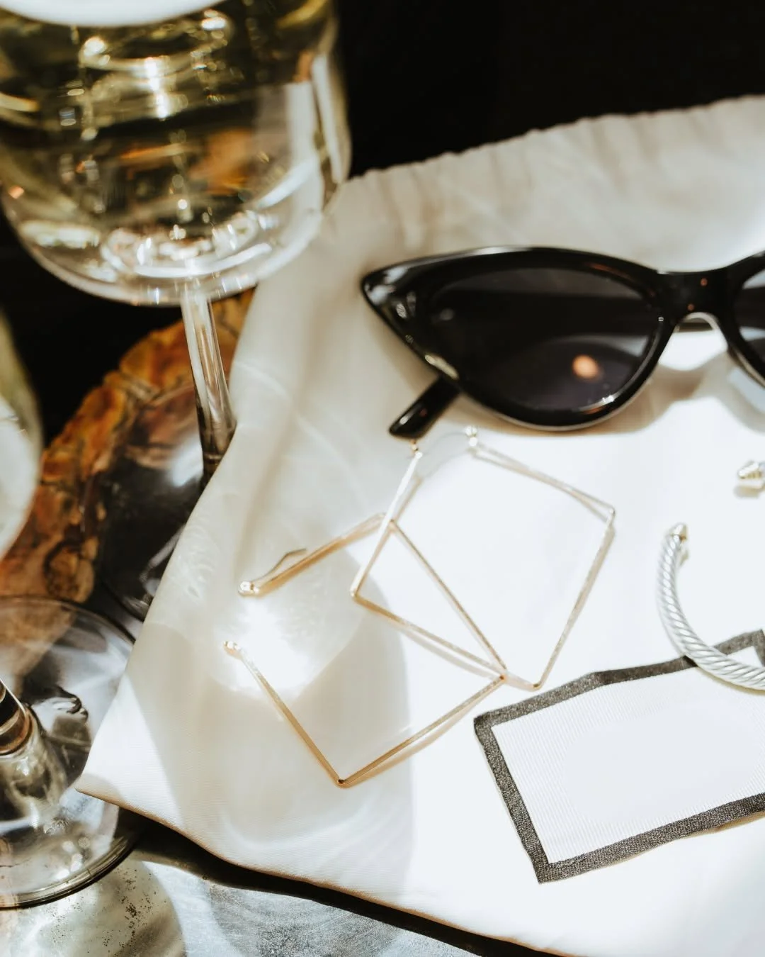 WHAT DOES YOUR LIFE LOOK LIKE?

When my friend, Jenn, died unexpectedly, I looked up and realized: my life didn&rsquo;t look like the TRUE me.

I had success on the outside, sure.
But it wasn&rsquo;t aligned with my true calling.
It wasn&rsquo;t full