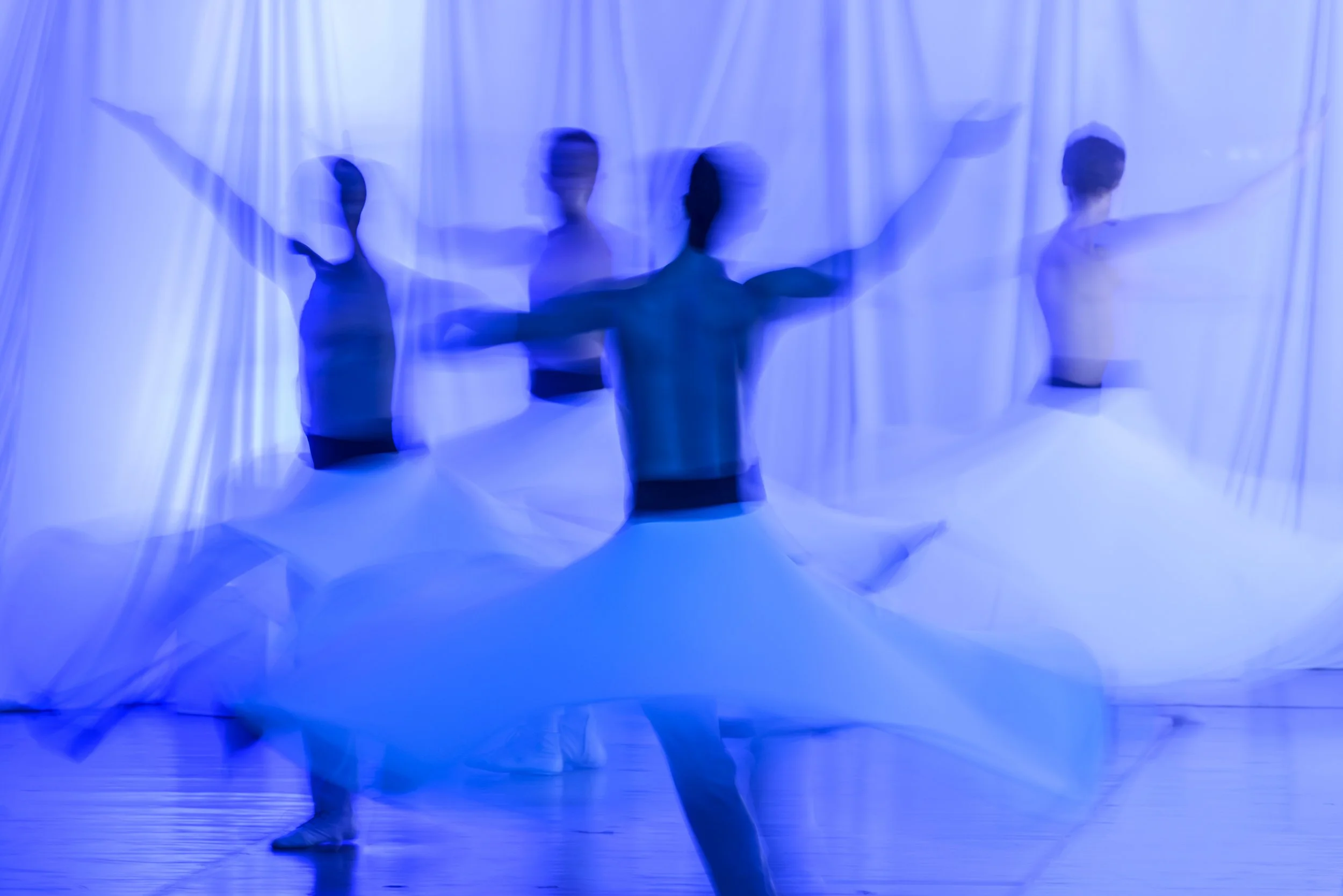 Ballet dancers blurry_iStock-465790382.jpeg