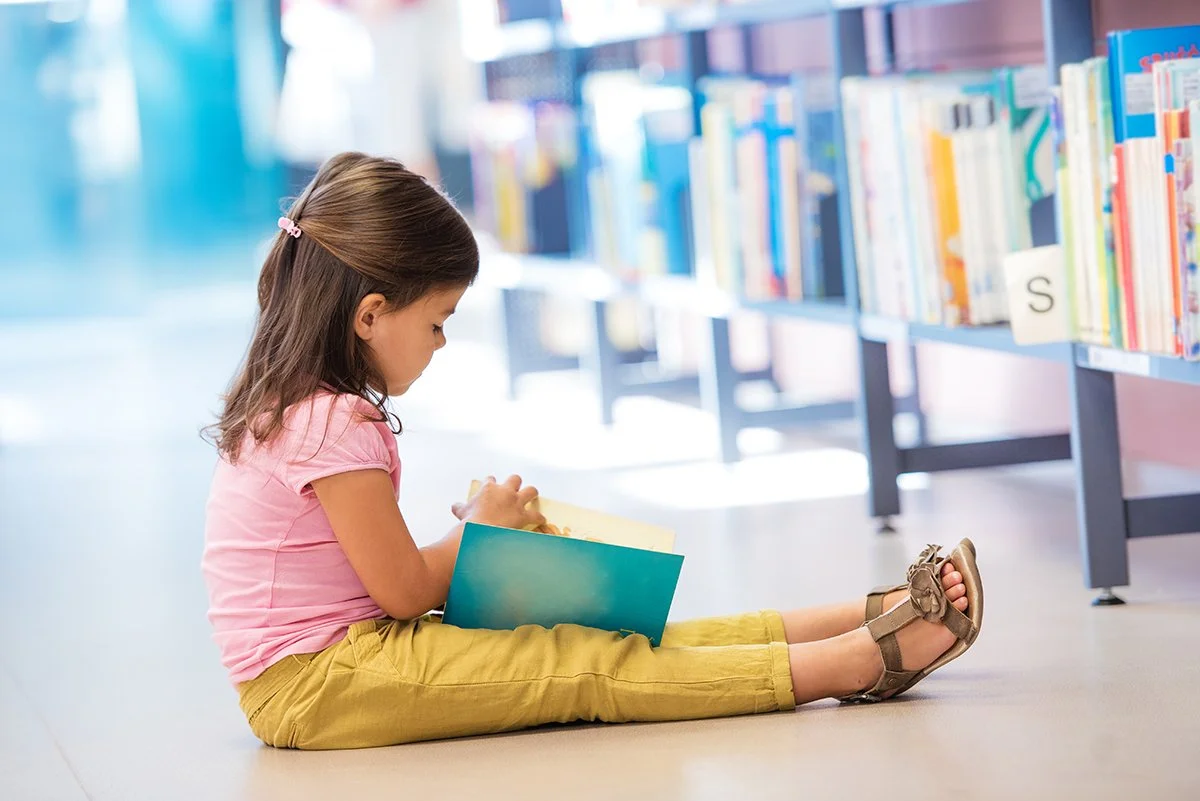 Girl at library2_iStock-495523496.jpg
