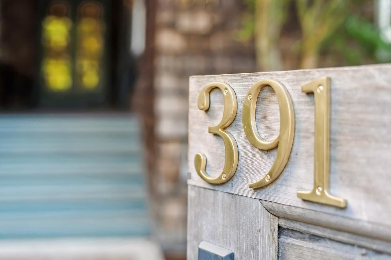 All the pretty details at 391 Alcatraz Avenue in Rockridge caused a sensation at this weekend&rsquo;s open houses. Glowing, glowing, gone!

391alcatraz.com

#forsale
#historicpreservation
#craftsman 
#interiordesign 
@orestudios 
#fluentinhome
@studi