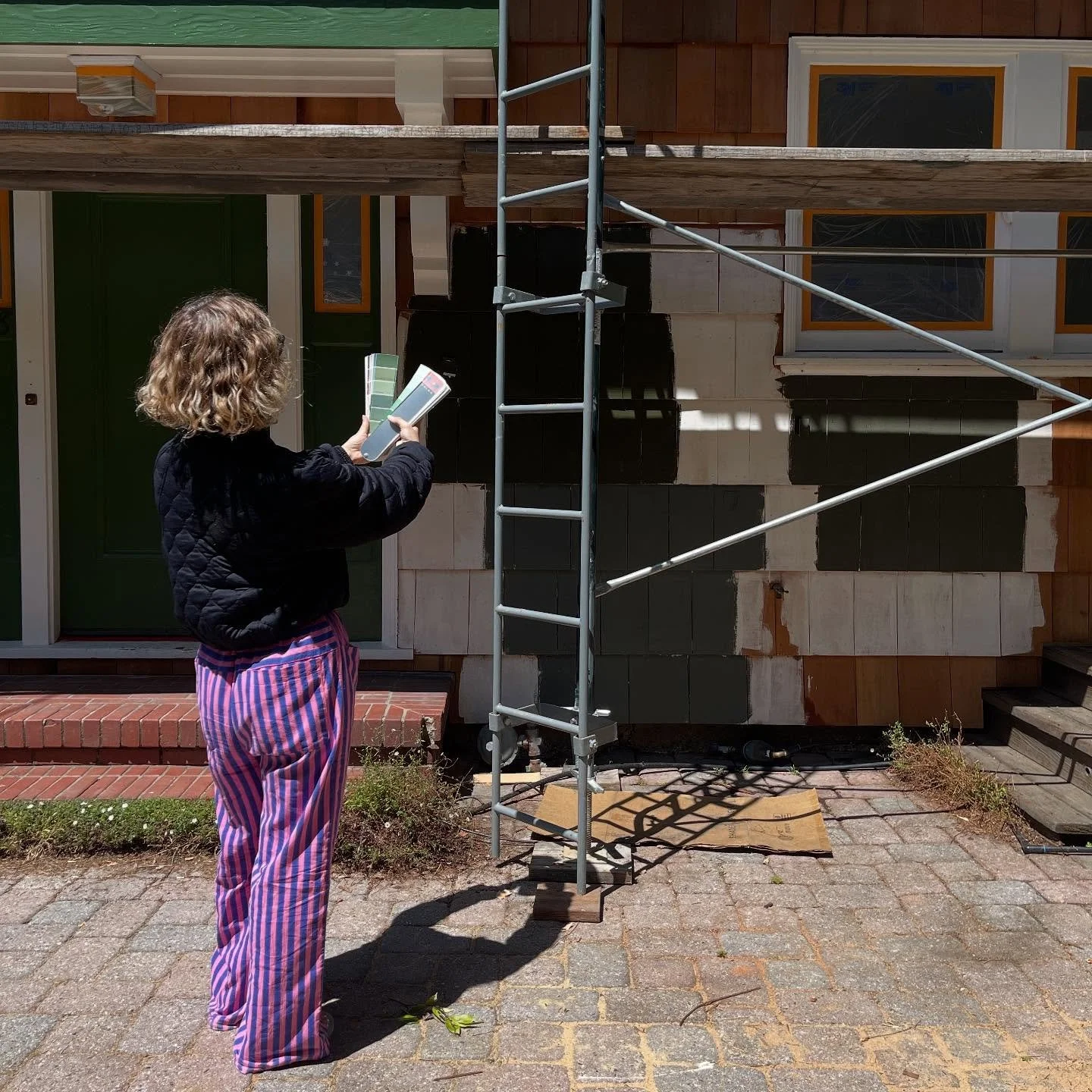 @loveandstaging on the assist! 
Nailing down exterior colors for my upcoming Berkeley listing means working on the 4th of July. I have the best team. 🥰

#comingsoon
#berkeleyrealestate 
#teamwork
#overtime
#purplepants 
#pinkpants 
#prep 
#newl&iacu