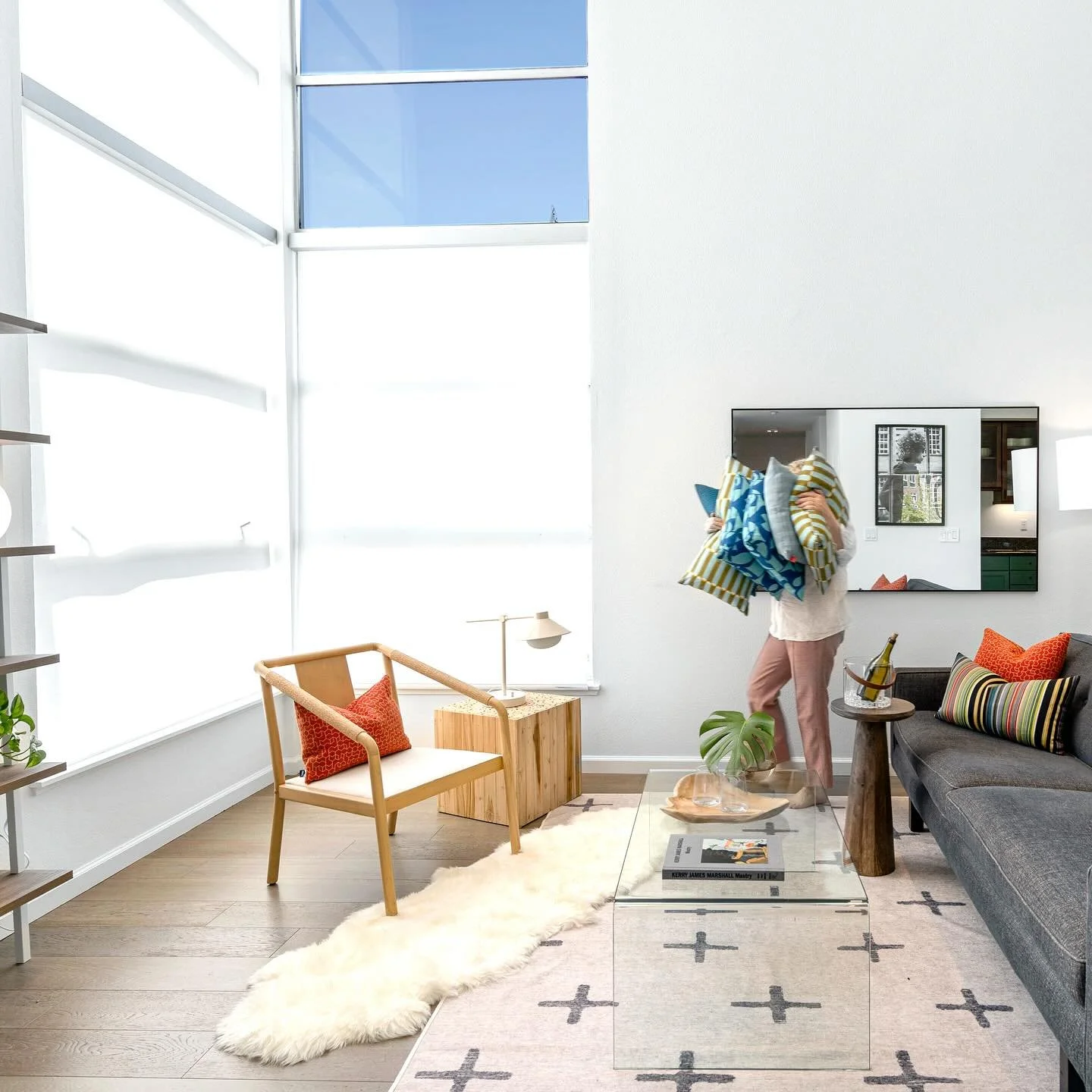 Sky-high ceilings, Bay views and your own private sky-deck make this loft the life of the party and the heartbeat of Emeryville. Live and work in luxury and style and be the envy of friends and co-workers with your photogenic backgrounds and peak vib