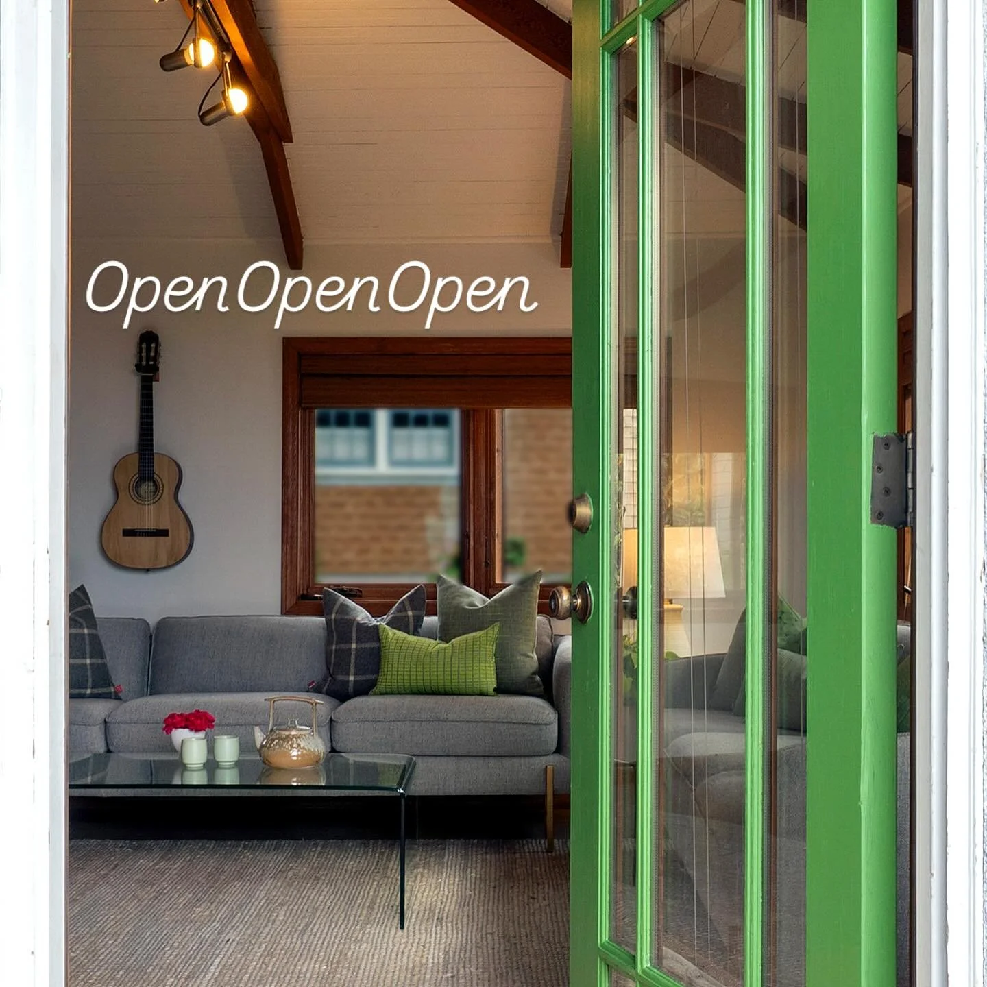 Elmwood is the darling of Berkeley, and 2587 Piedmont Avenue is the darling of Elmwood.
Open house today, November 9, 2:00-4:30.

elmwoodcondo3.com

#openhouse 
#berkeleyrealestate 
#elmwood
#realestateforsale 
#theagencyre 
#nest
#hideaway
#urbanret