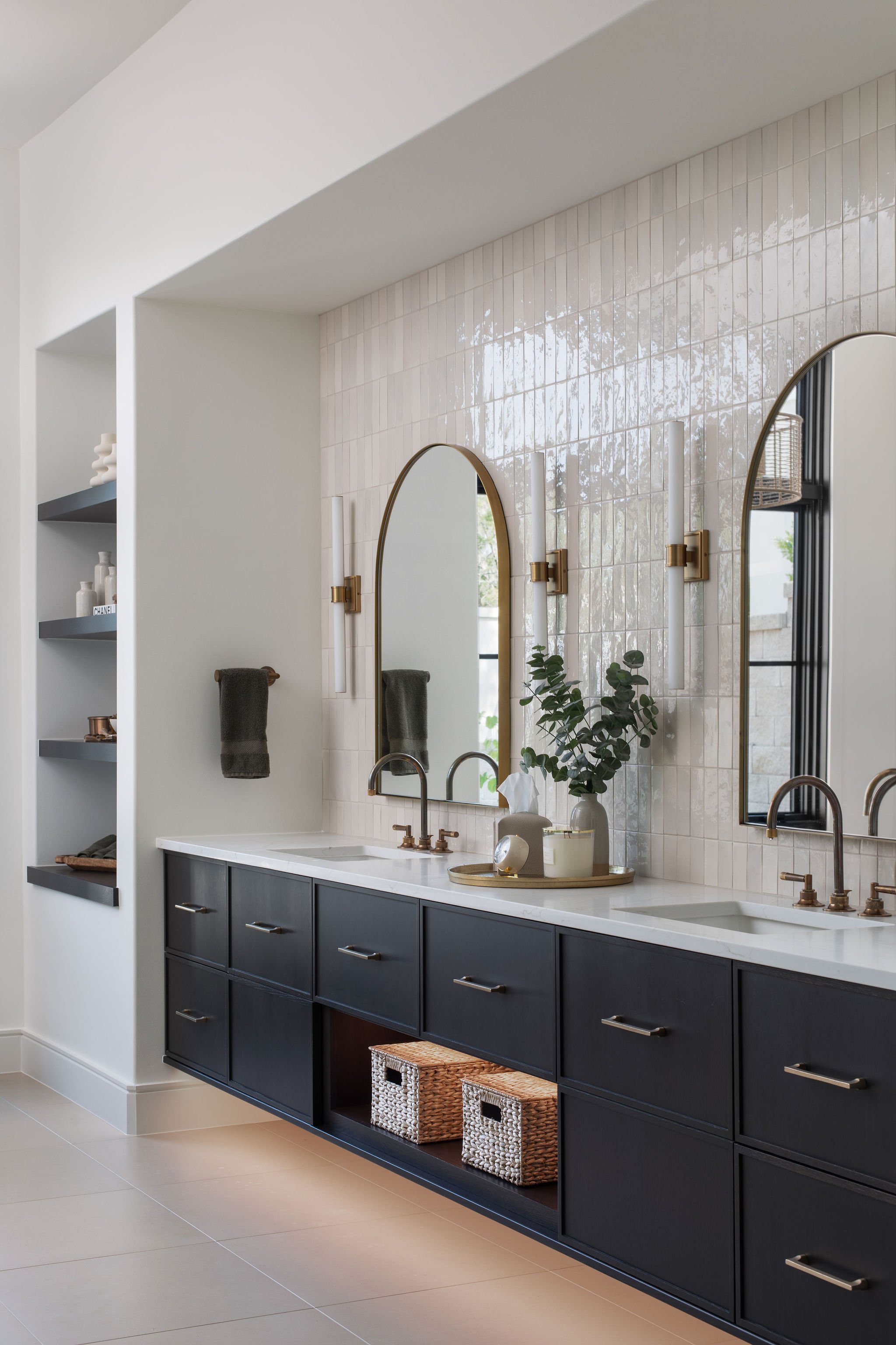 LakeHouseHaven_MasterBath2_Web.jpg