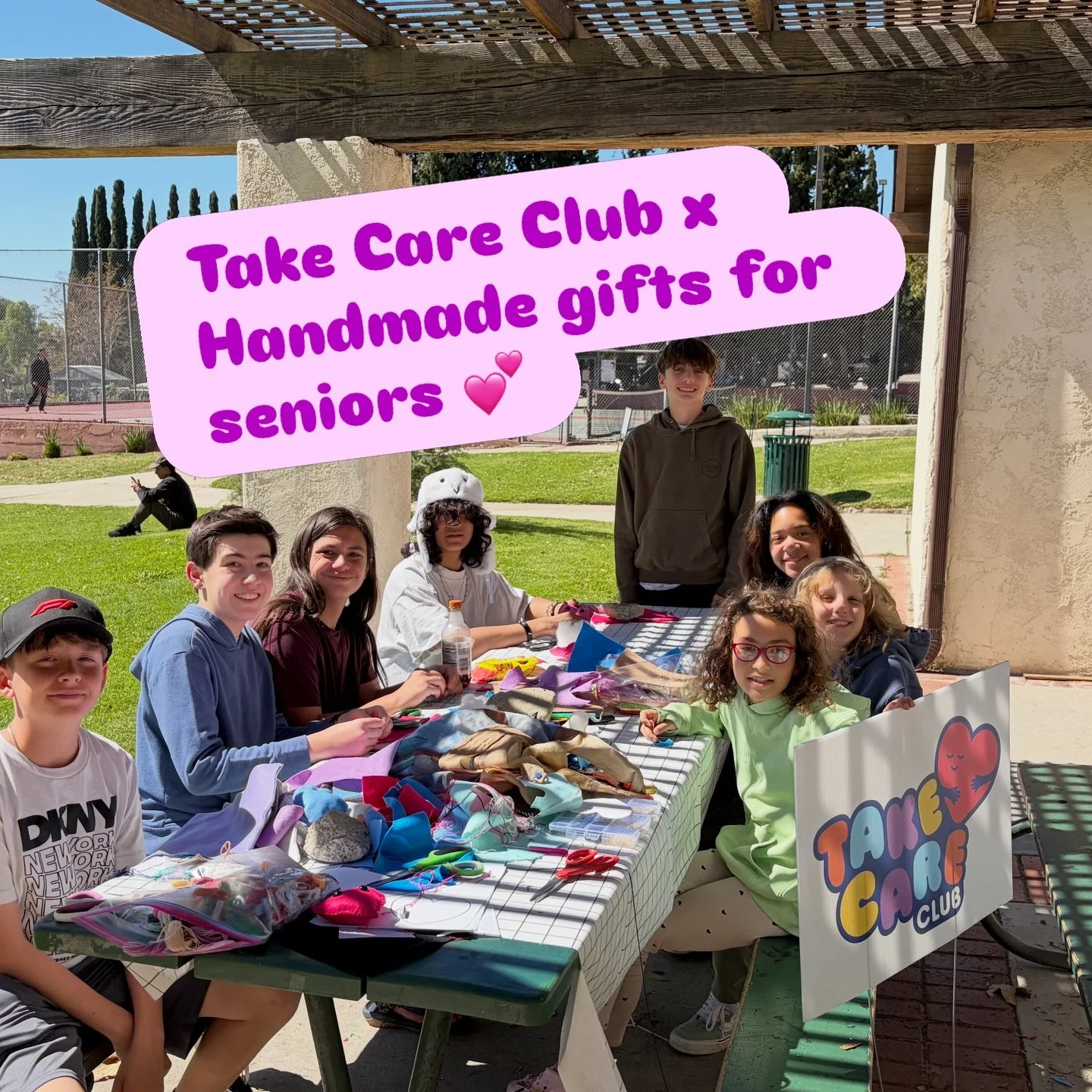 🧡 Take Care Club (Tweens/Teens) gathered at Memorial Park to make felt hearts for Meals On Wheels and our local Hart House. A little handmade love tucked in with every meal. Grateful for everyone who came and crafted with us 🪡✂️🩵💜💛