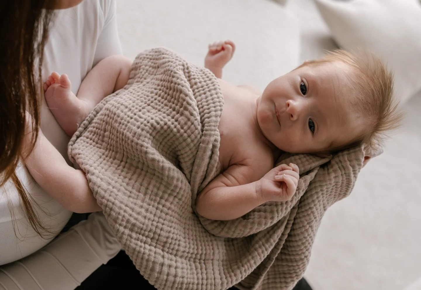 Celine&rsquo;s first days, already filled with laughter.
Two big brothers making sure she&rsquo;s never short on attention 🩷