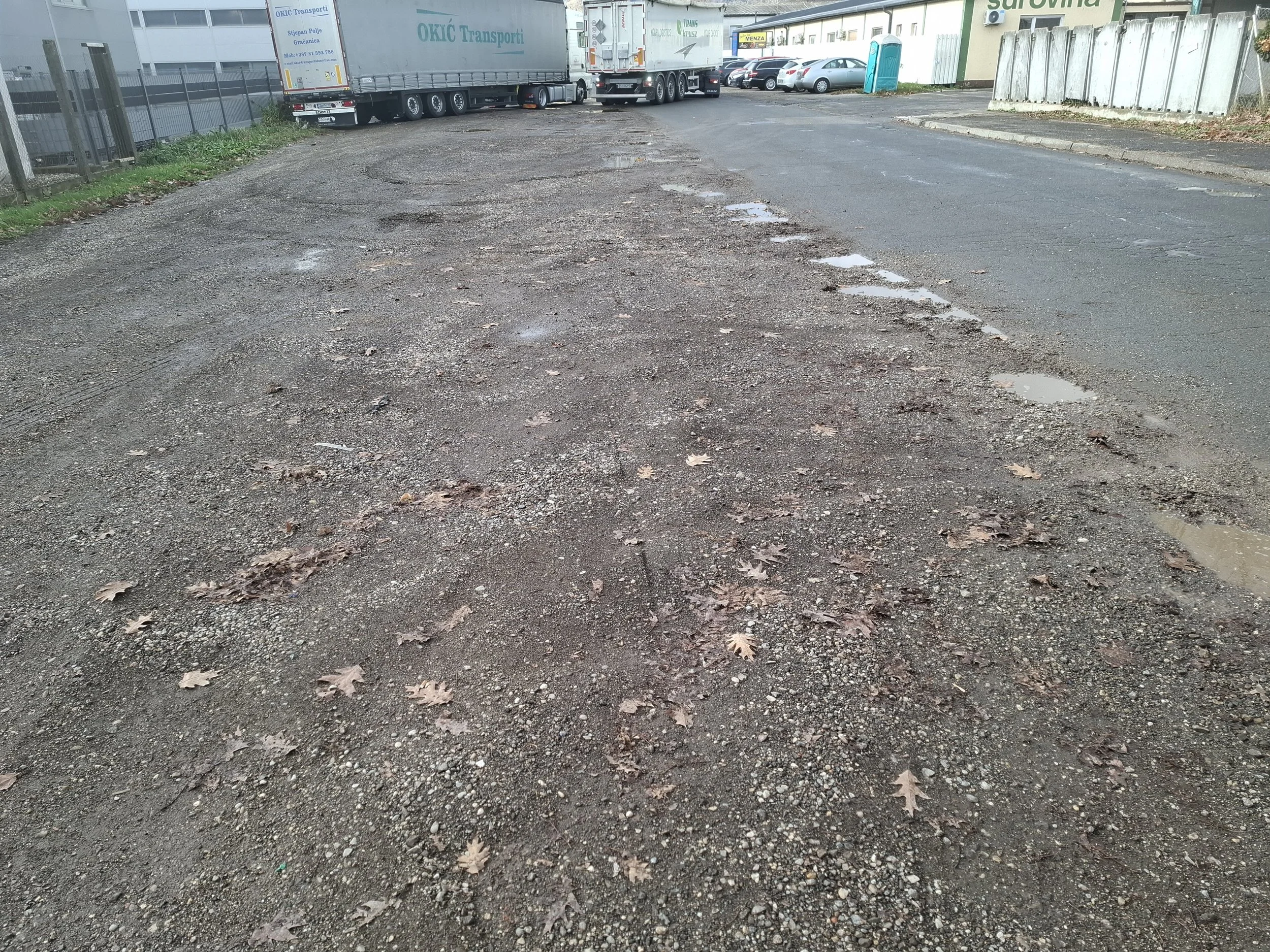 PARKIRIŠČE V LAHOVI ULICI PRI PODJETJU SUROVIN D.O.O.