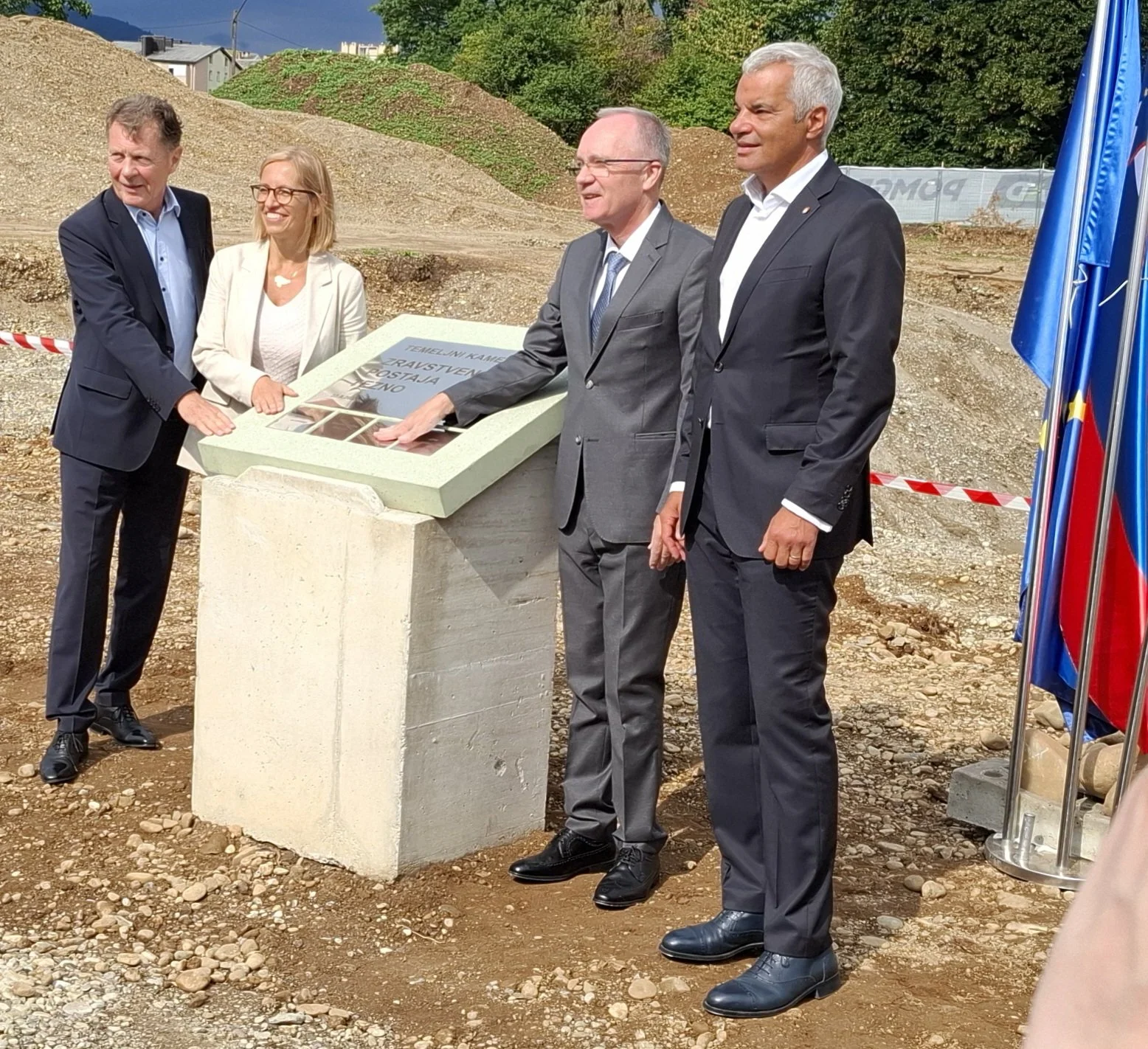 RAZGRNITEV TEMELJNEGA KAMNA ZA ZDRAVSTVENO POSTAJO TEZNO