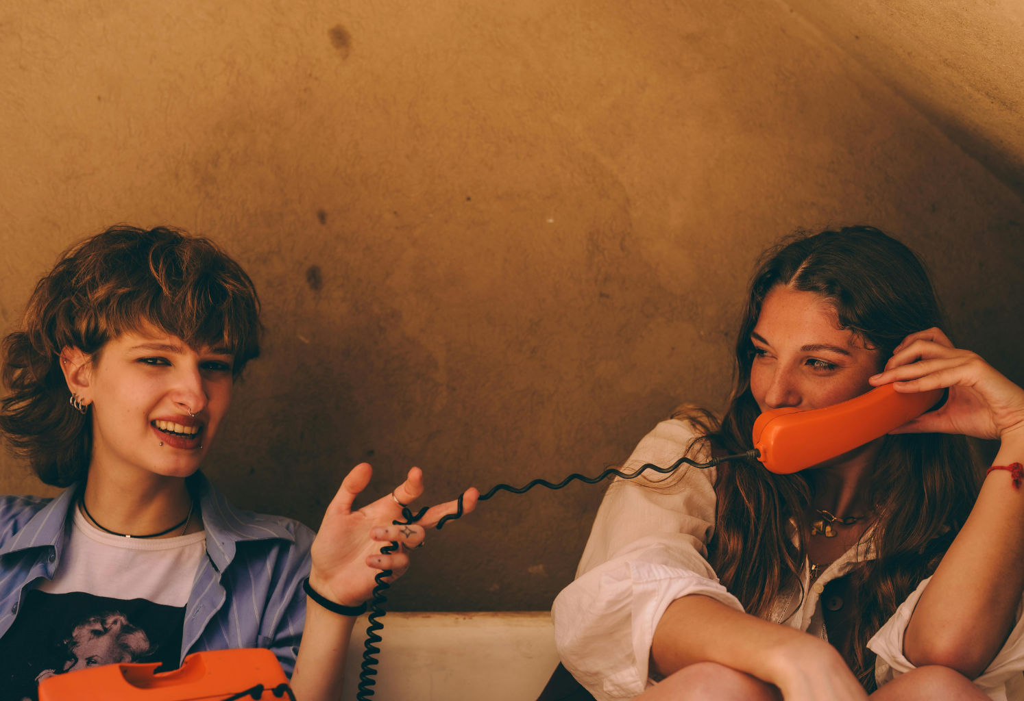 When You Love Someone But Don’t Feel Emotionally Close: Understanding Emotional Disconnection in Relationships