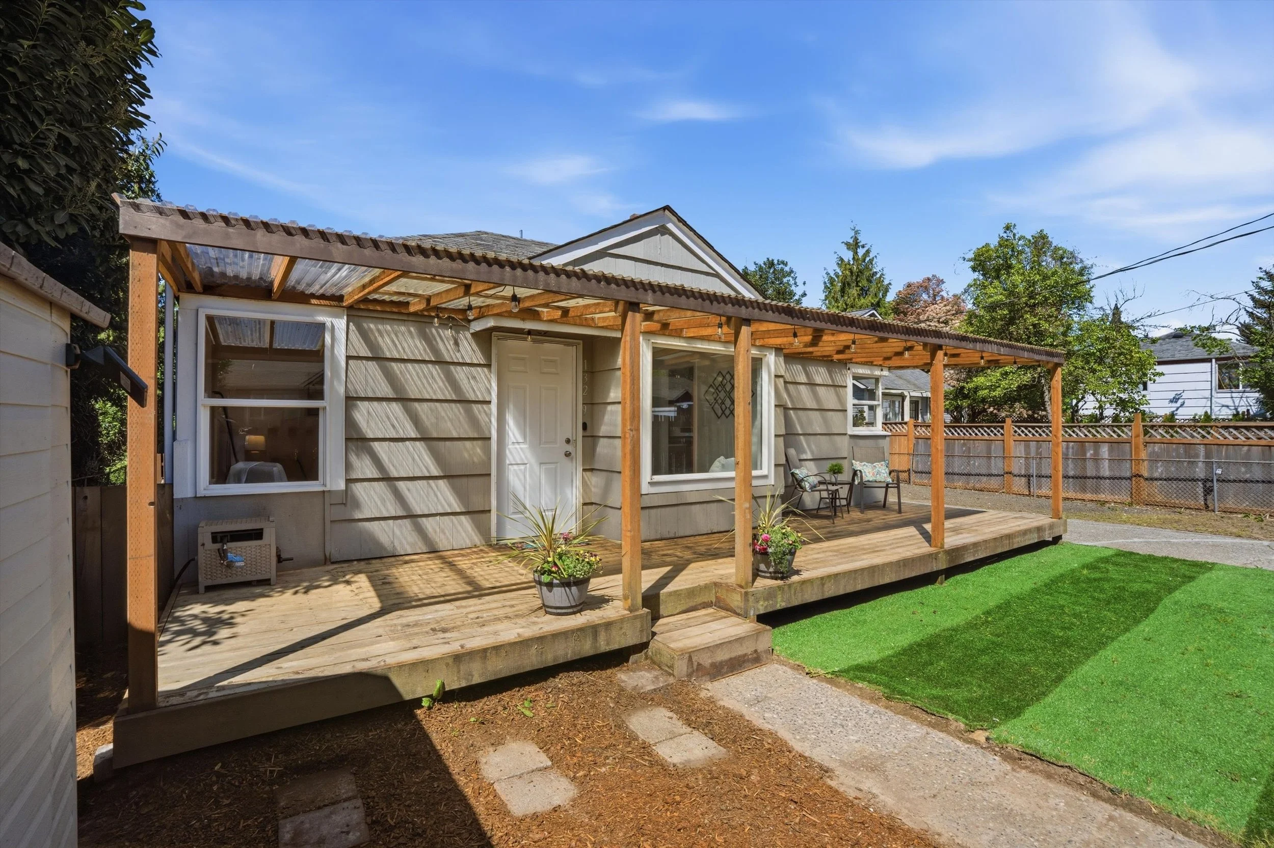 Pending-1329 N Cambrian Ave Bremerton