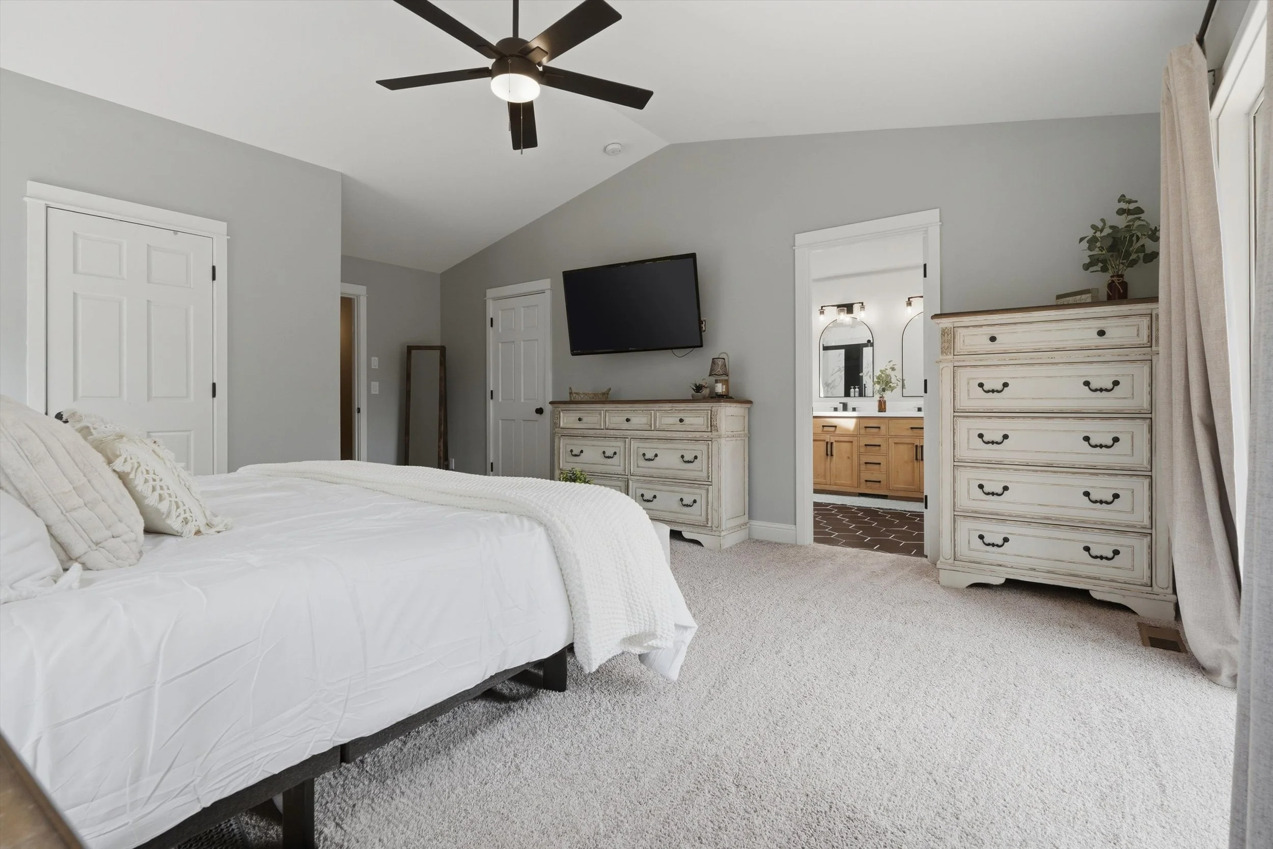 44-6317CrescentBeachRD--10.jpg