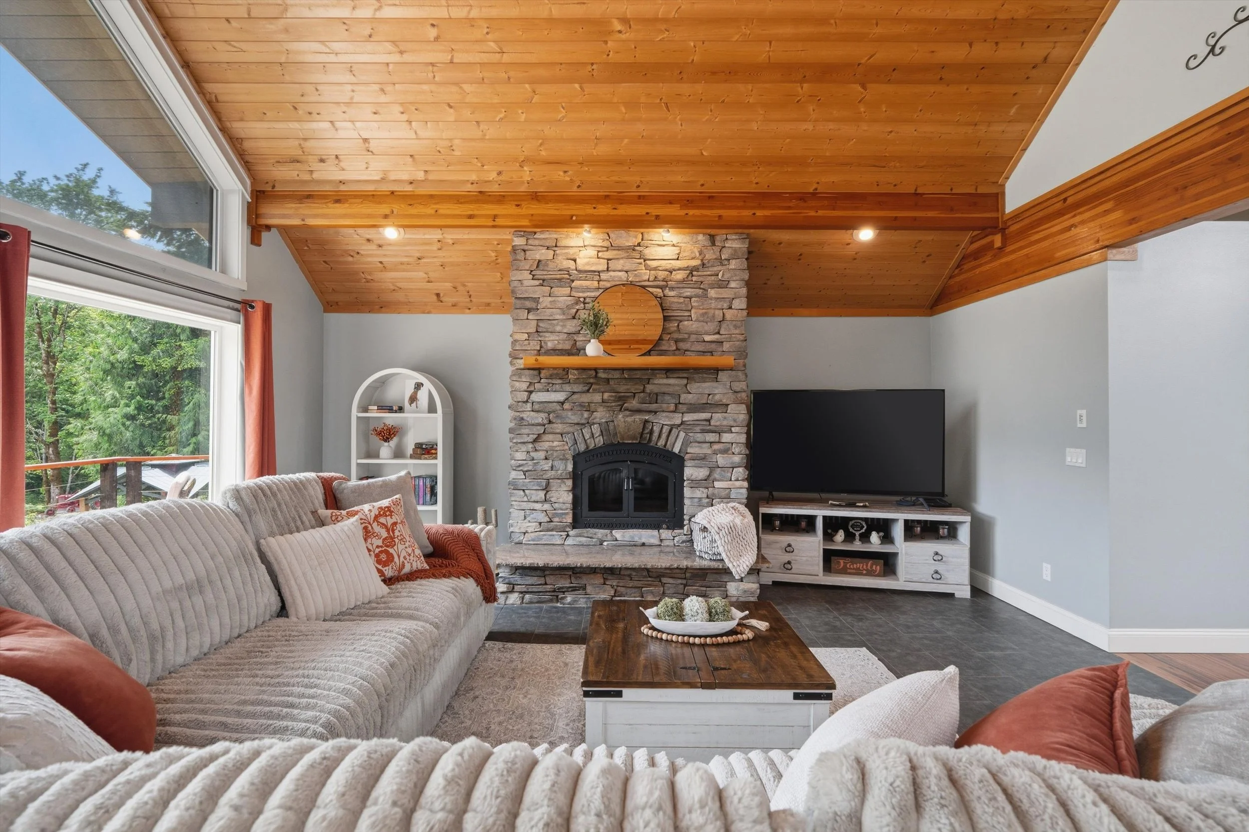 17-6317CrescentBeachRD--7.jpg