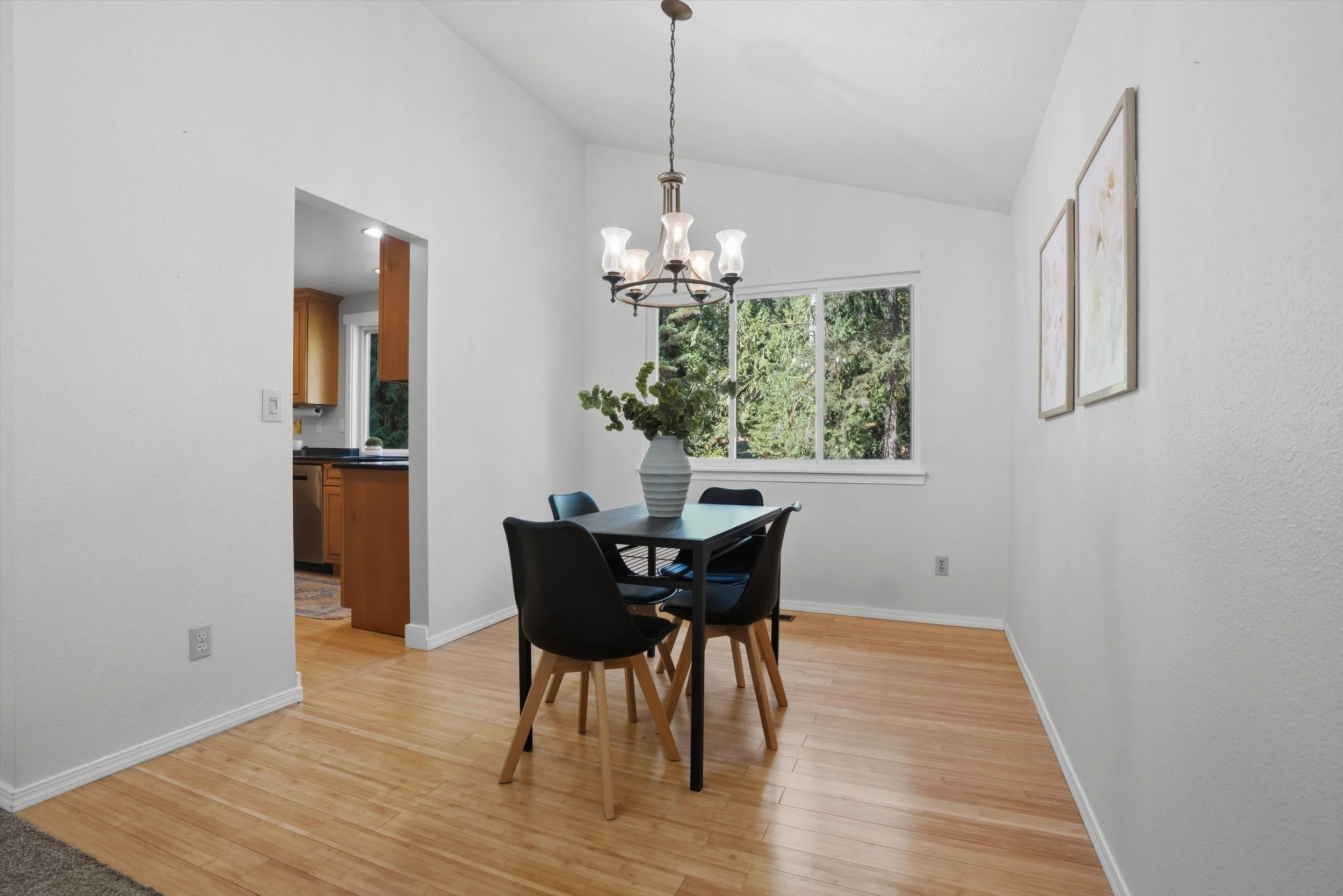 18-21121LittleRudeAve-01780.jpg