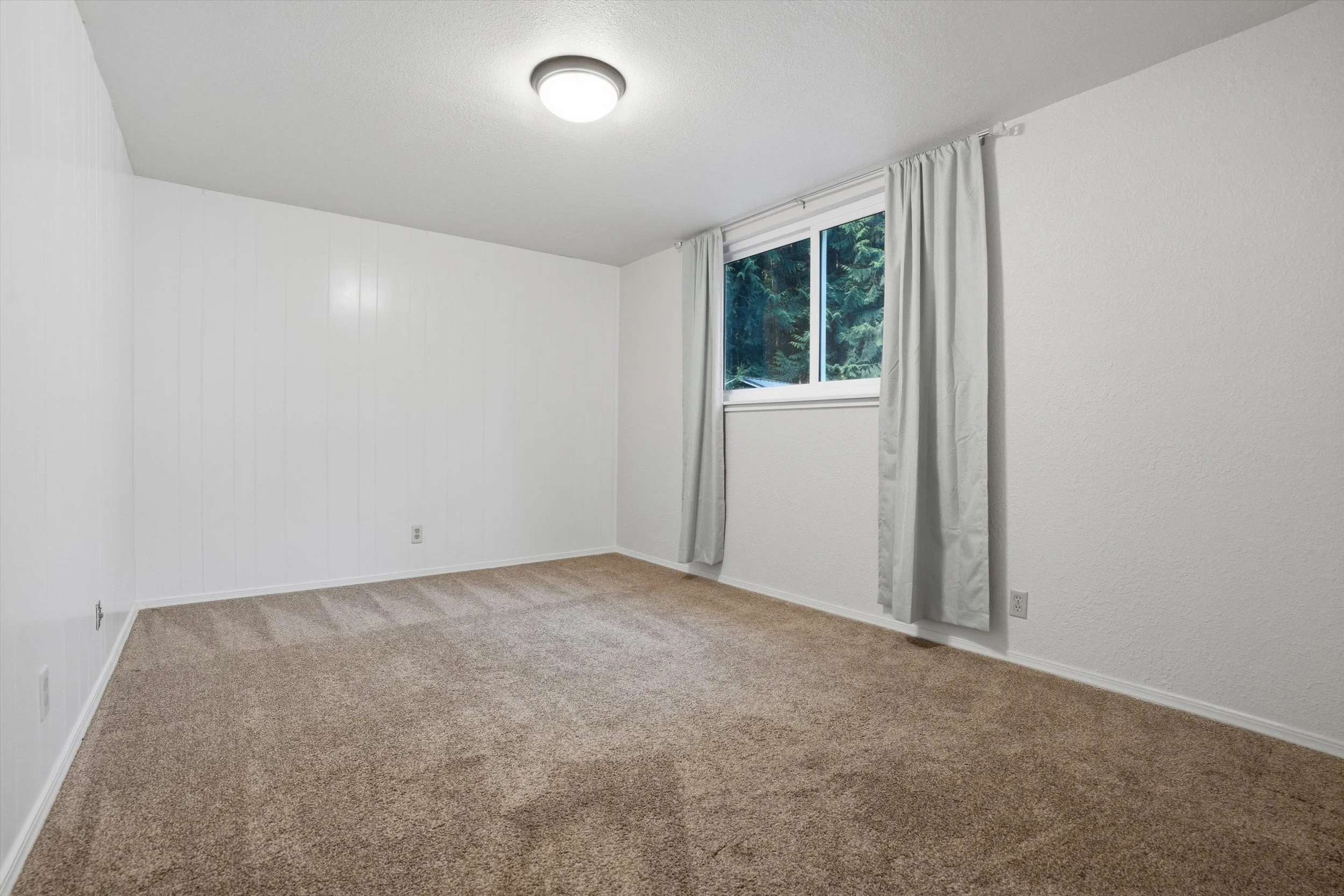 47-21121LittleRudeAve-01714.jpg