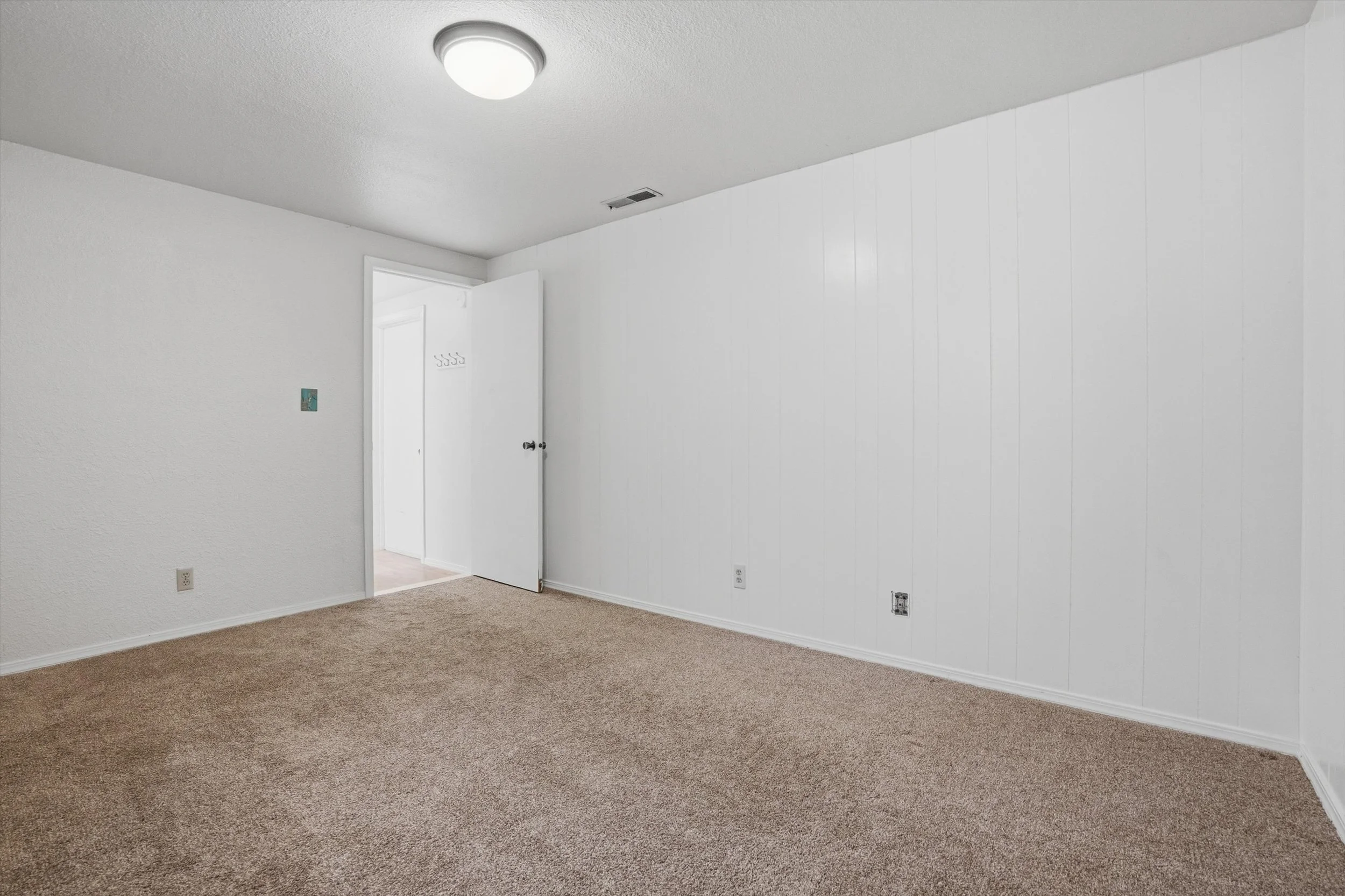 48-21121LittleRudeAve-01717.jpg